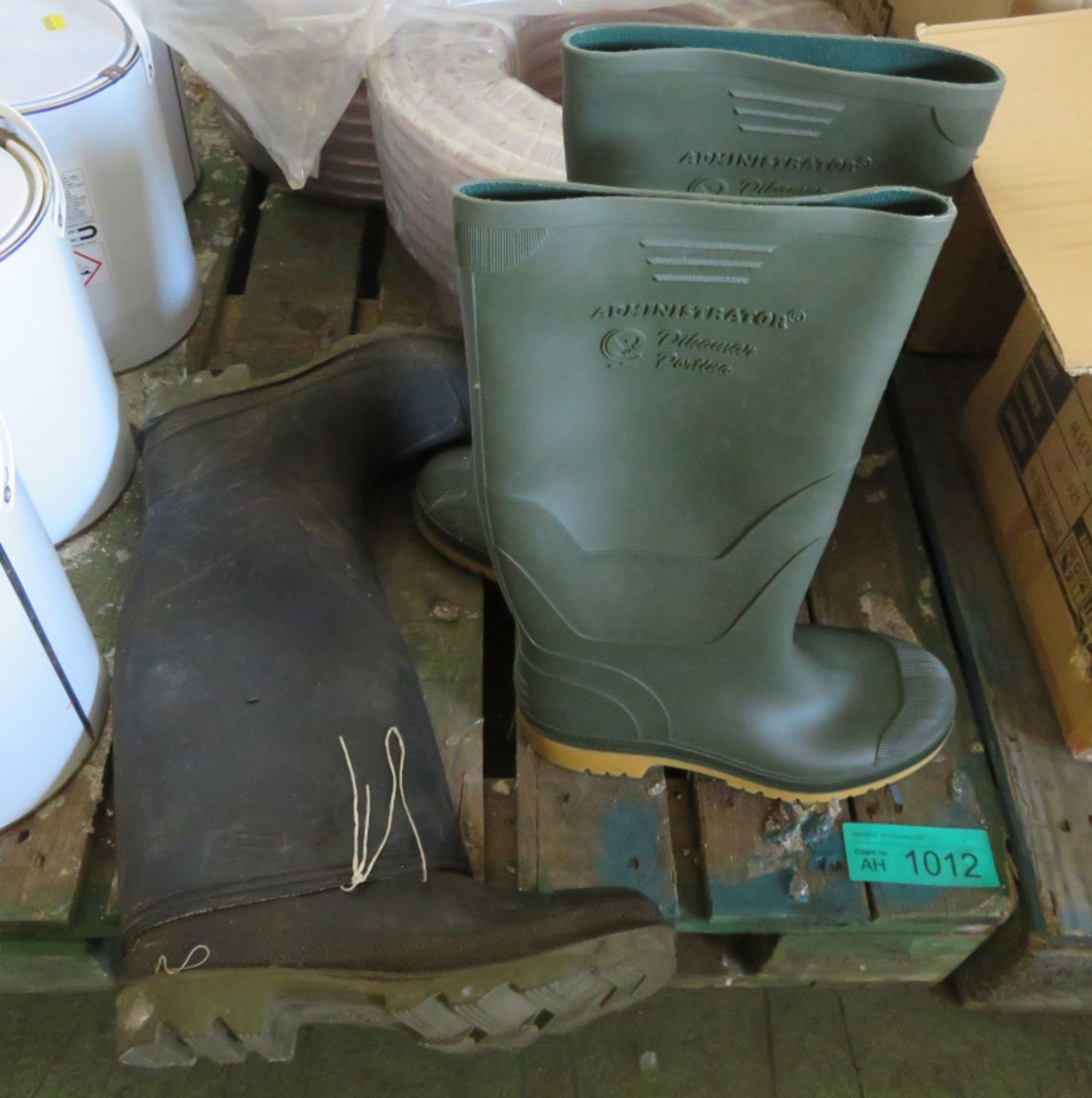2 pairs of wellington boots - size 7