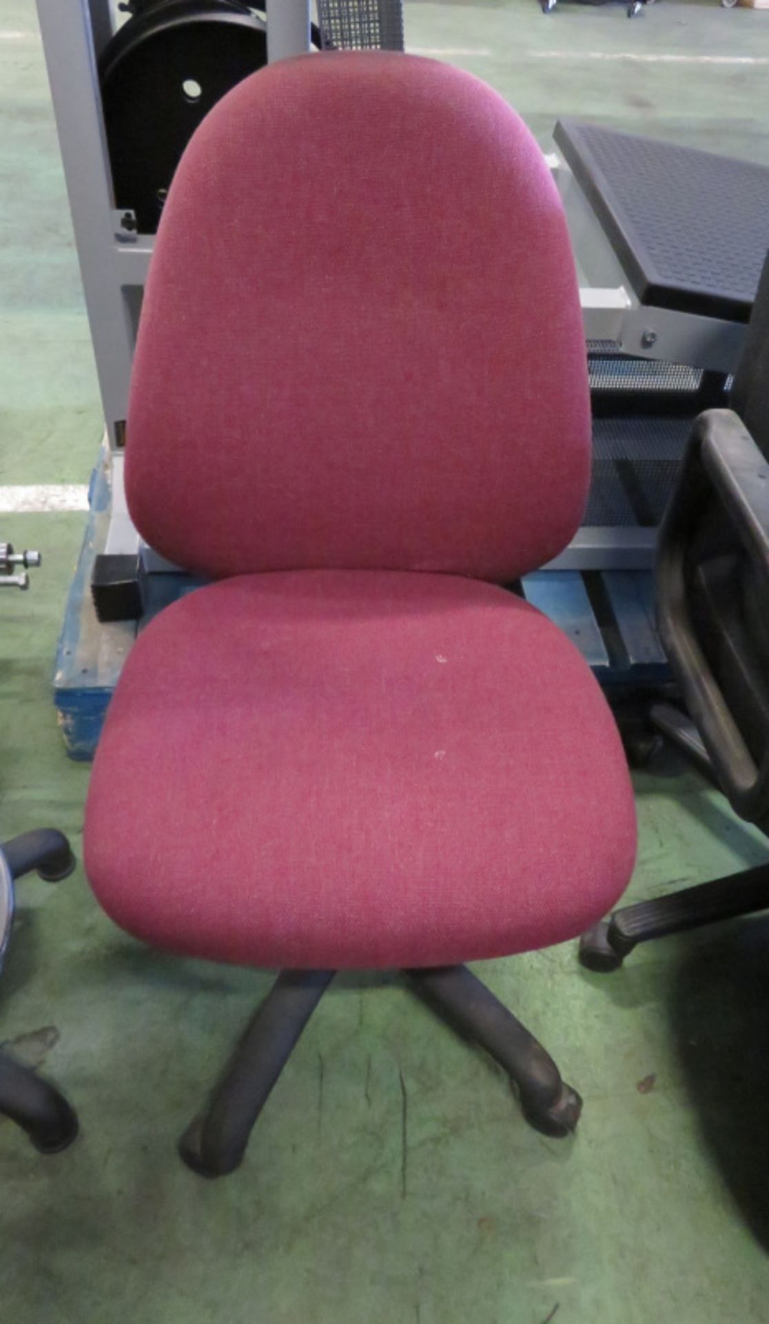 2x Office Chairs - 1x Grey & 1x Burgundy - Image 3 of 3