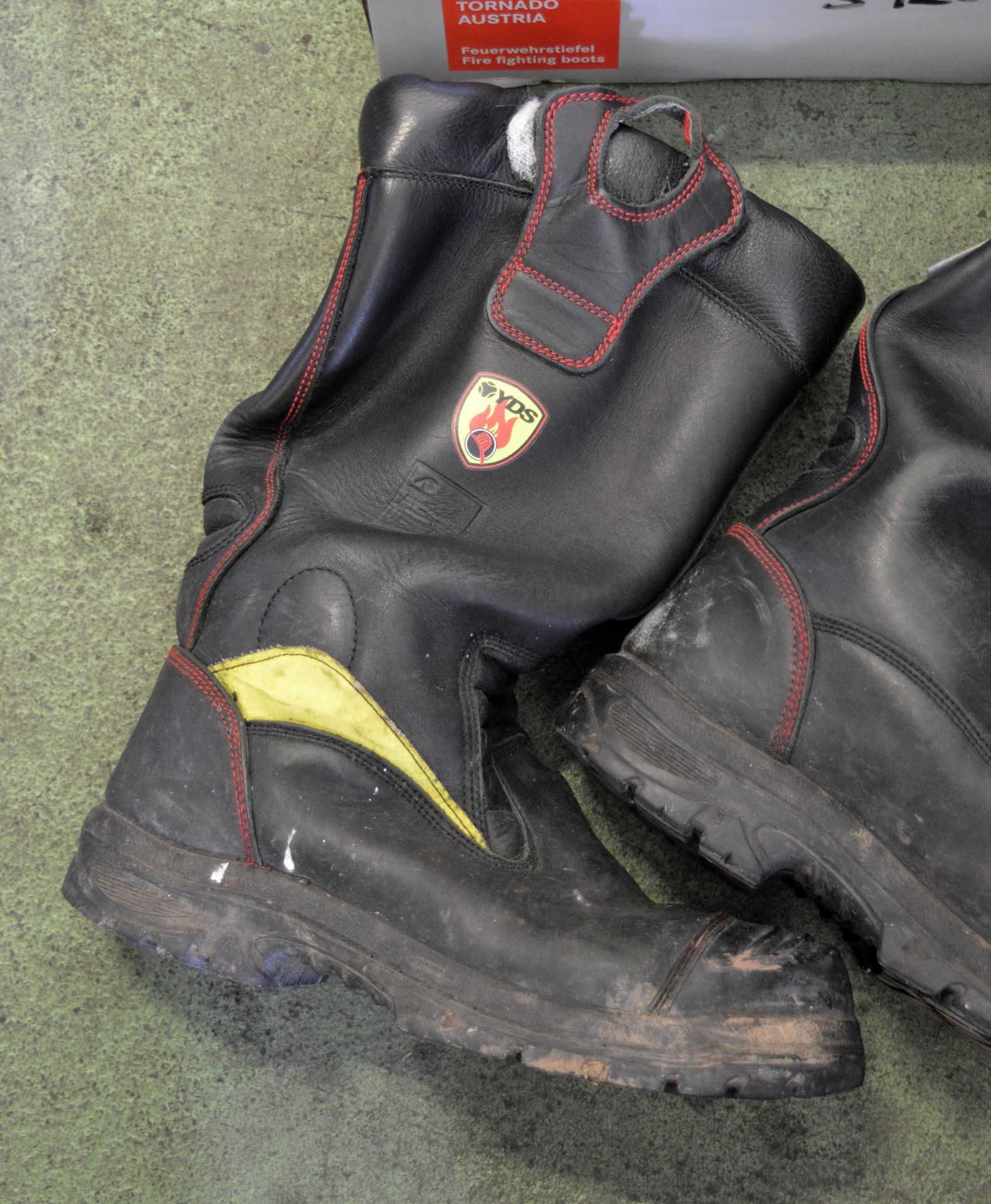 YDS Fire Service Safety Boots - Size - 9 - Image 2 of 3