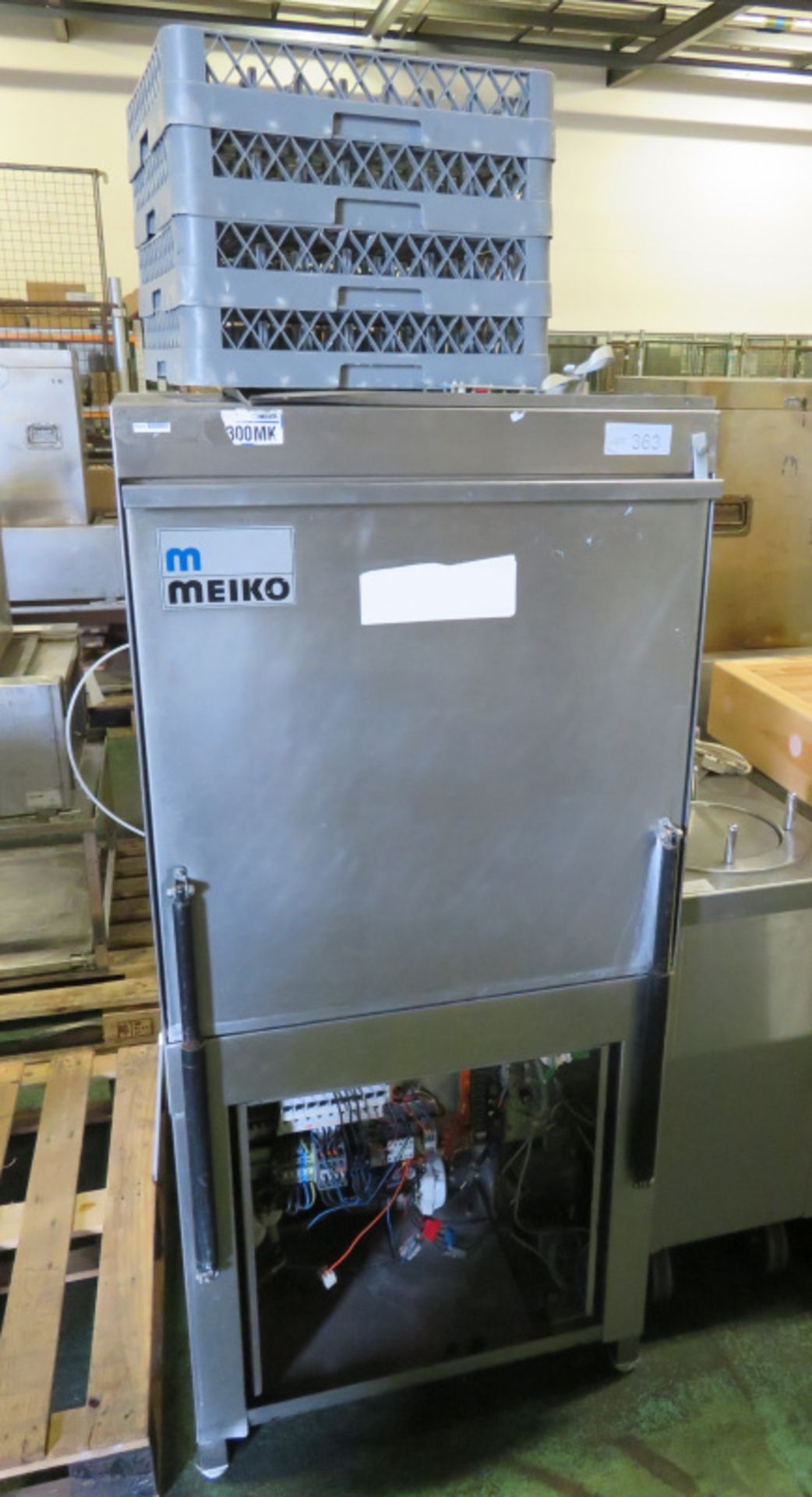 Meiko FV130B FA Dishwasher 14kw 400v L 740mm x W 800mm x H 1600mm