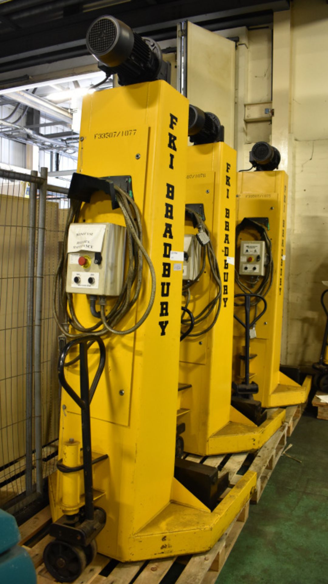 FKI Bradbury mobile 4 post vehicle lift system - 24 tonnes per set of 4 - Image 2 of 31