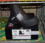V12 Footwear Safety Boots - EU39 / UK6