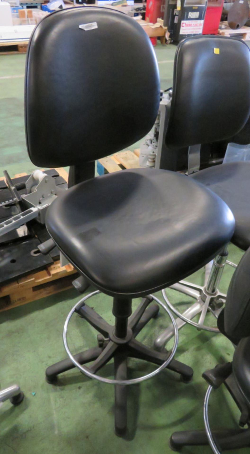 3x Black Office Swivel Chairs - Image 4 of 4