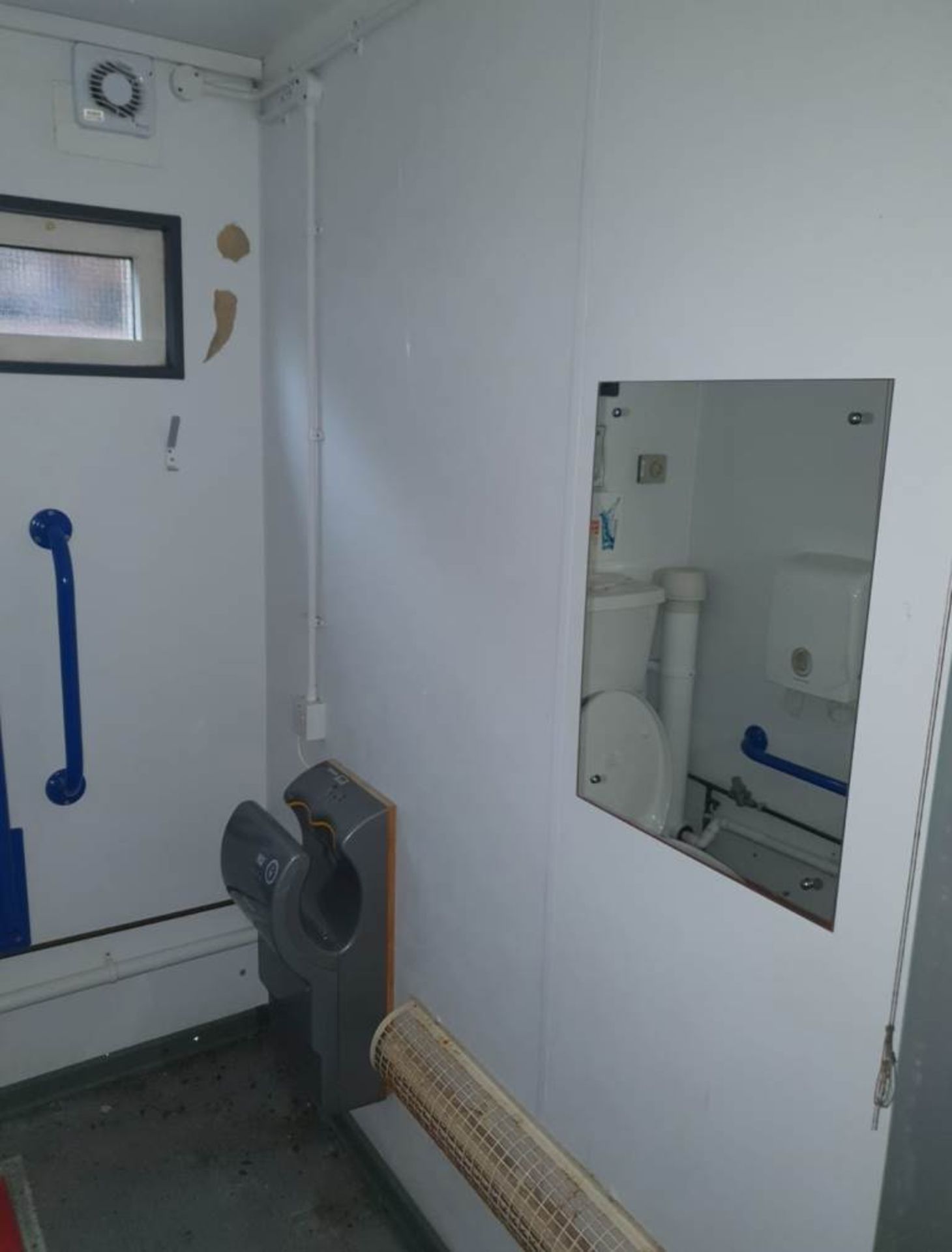 Thurston Toilet Cabin / Container - L9754 x W3633mm - weight empty approx. 5500kg. Details in desc. - Image 15 of 15