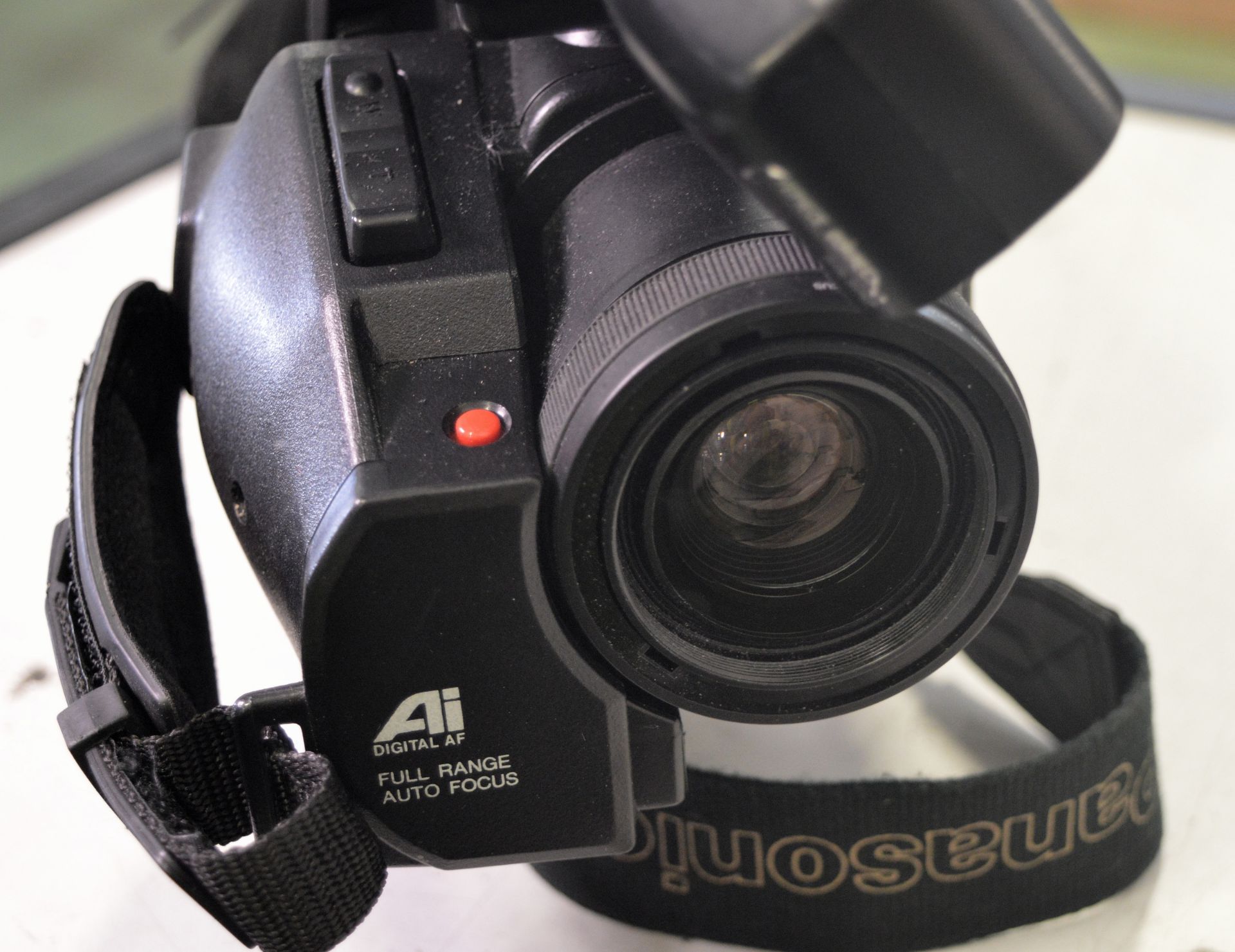 Panasonic NV-M40B VHS Video Camera with Case - Image 8 of 9