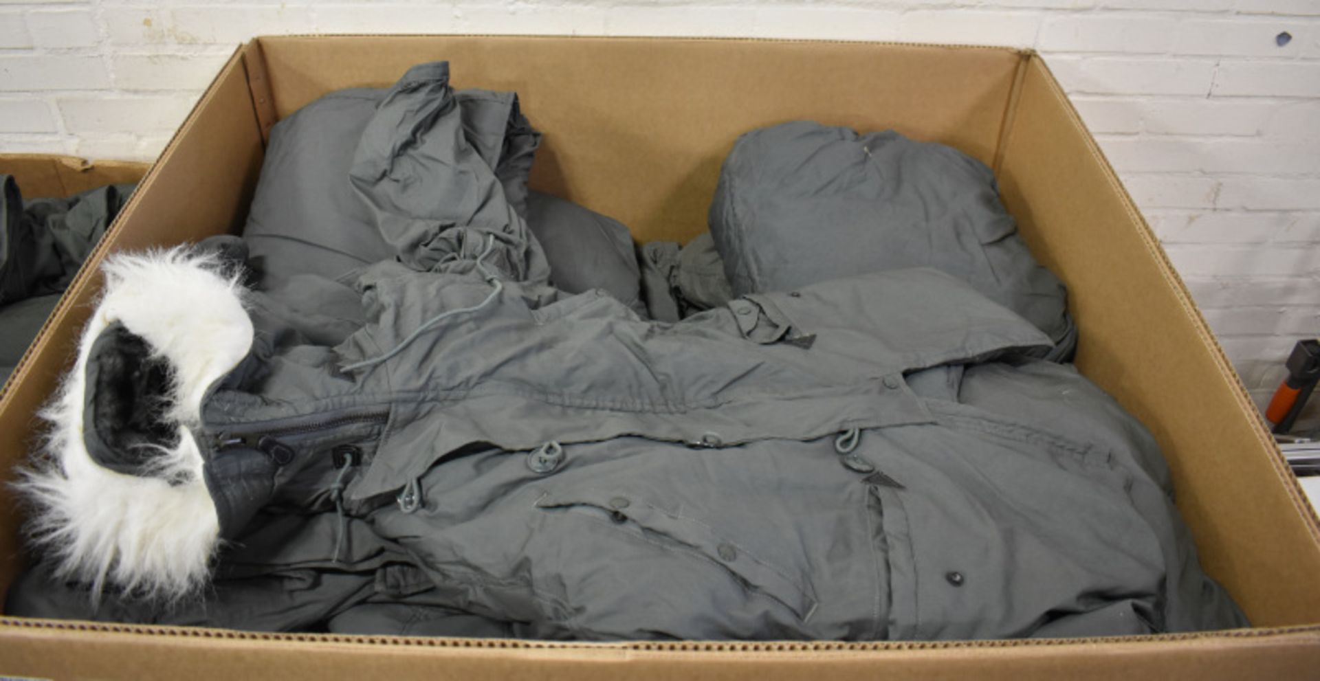 40x Grey Extreme Cold Parka Coats - Medium - Image 2 of 7