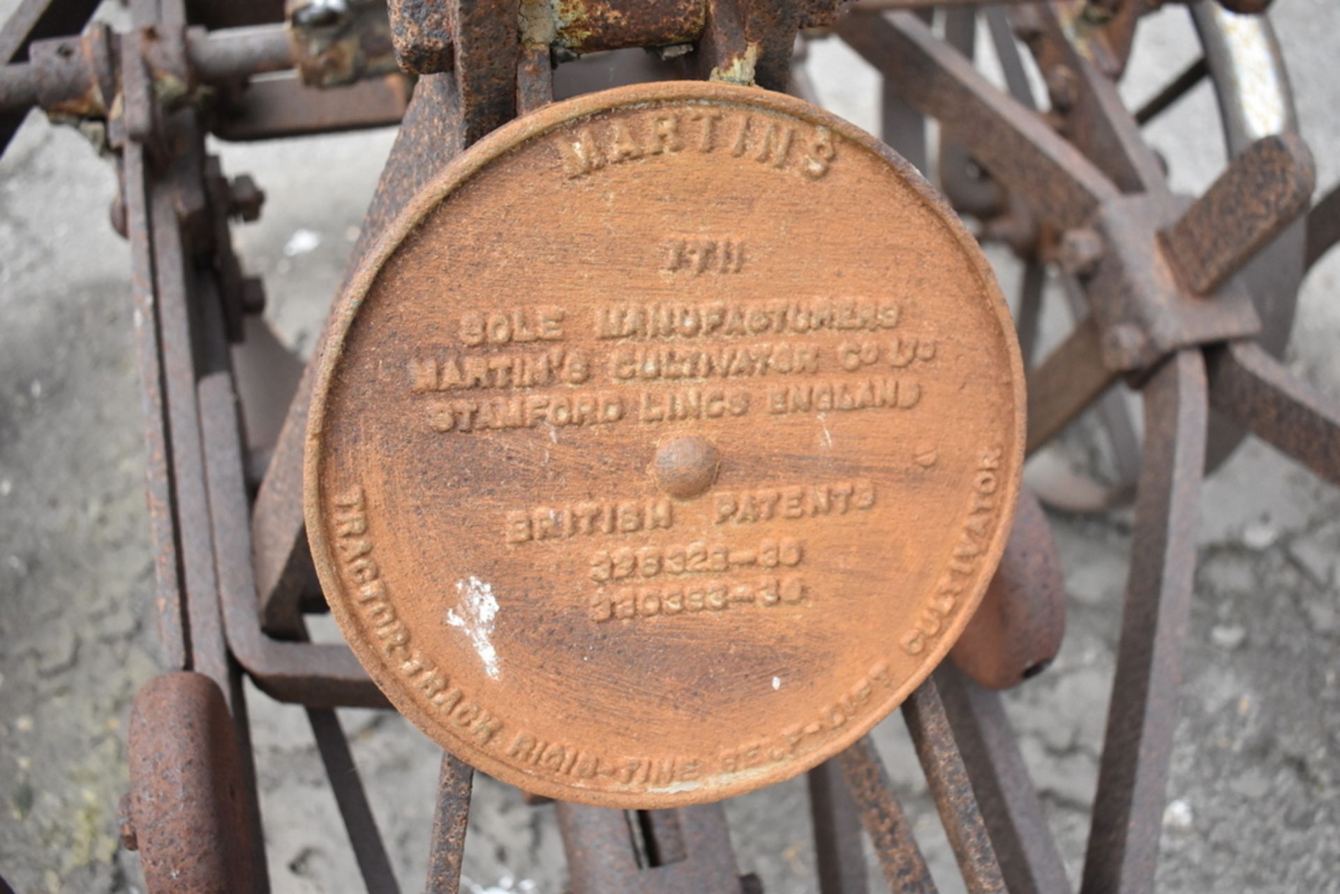 MARTIN, STAMFORD. TRACTOR DRAWN CULTIVATOR SELF LIFTING - Image 4 of 4