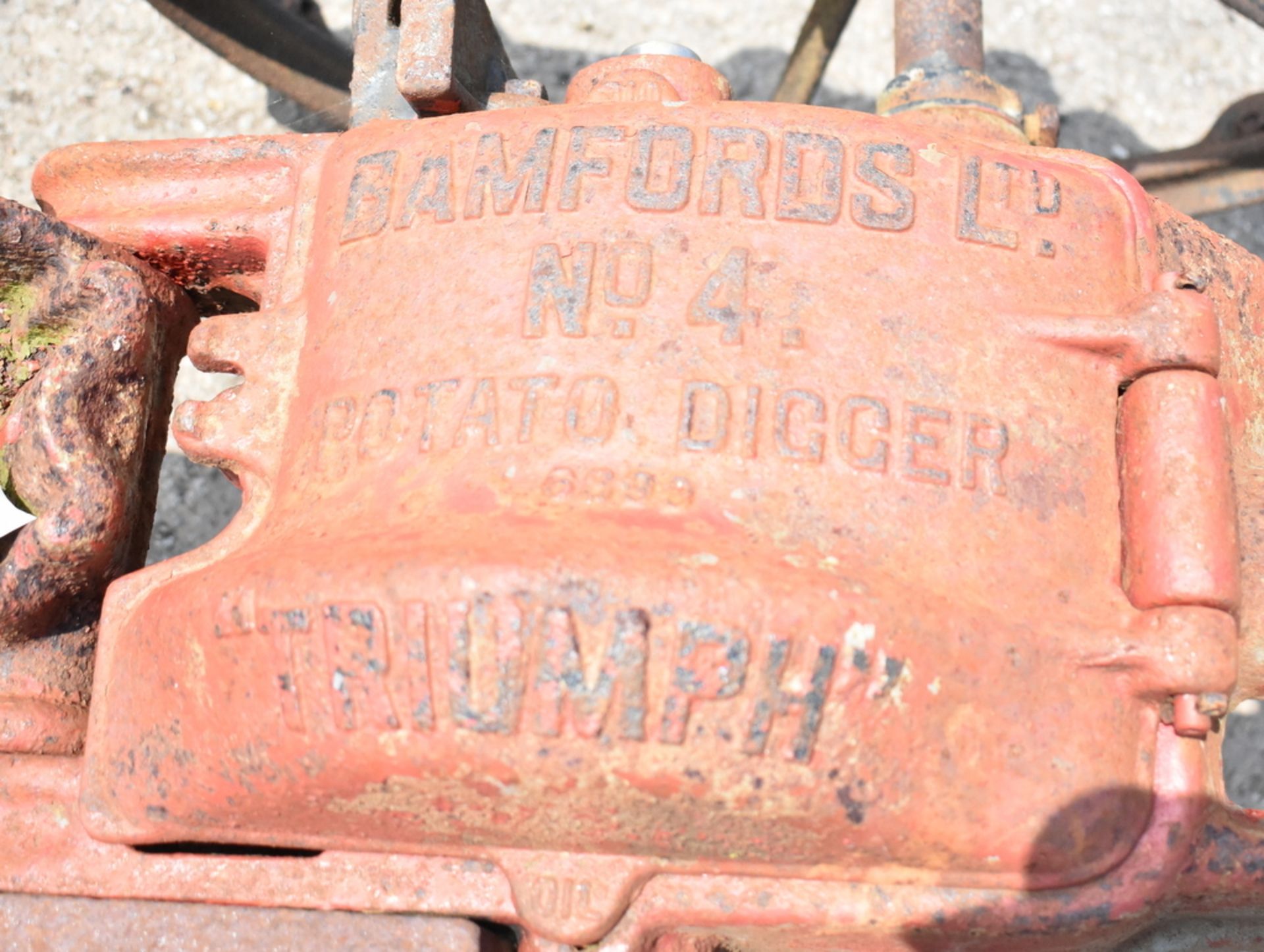 BAMFORD LTD, UTTOXETER No4 "TRIUMPH" POTATO DIGGER - Image 4 of 4