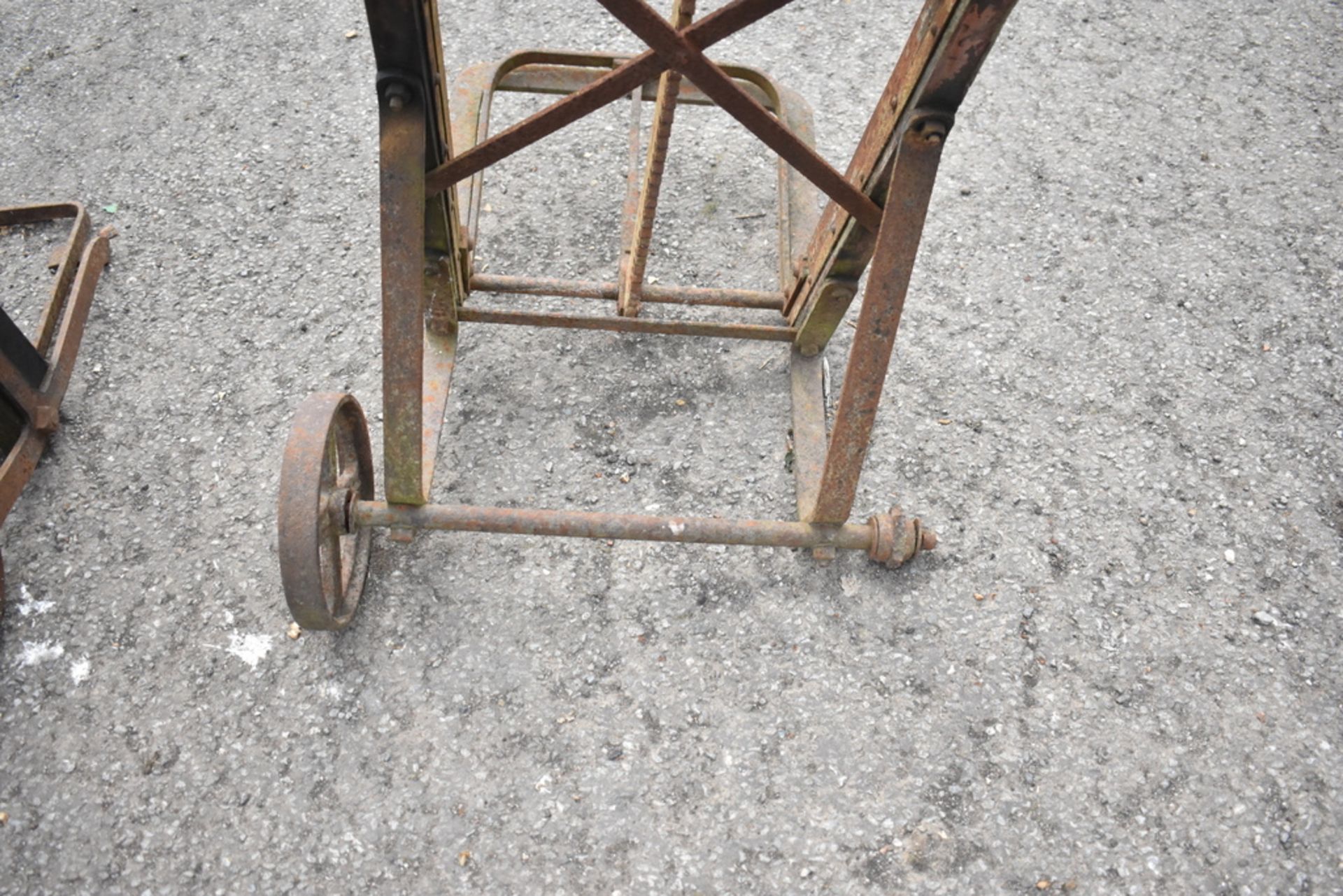 COOKS, YAXLEY, PETERBOROUGH. SACK WINDING BARROW. NO HANDLE, ONE WHEEL BROKEN. - Image 3 of 4