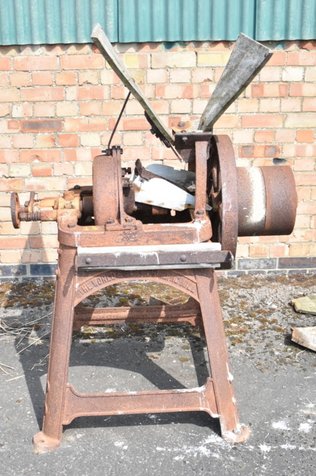 CORBETTS, WELLINGTON, SHROPSHIRE, ENGLAND. PLYMOUTH, ROYAL FIRST PRIZE PATENTED GRINDING MILL XLO