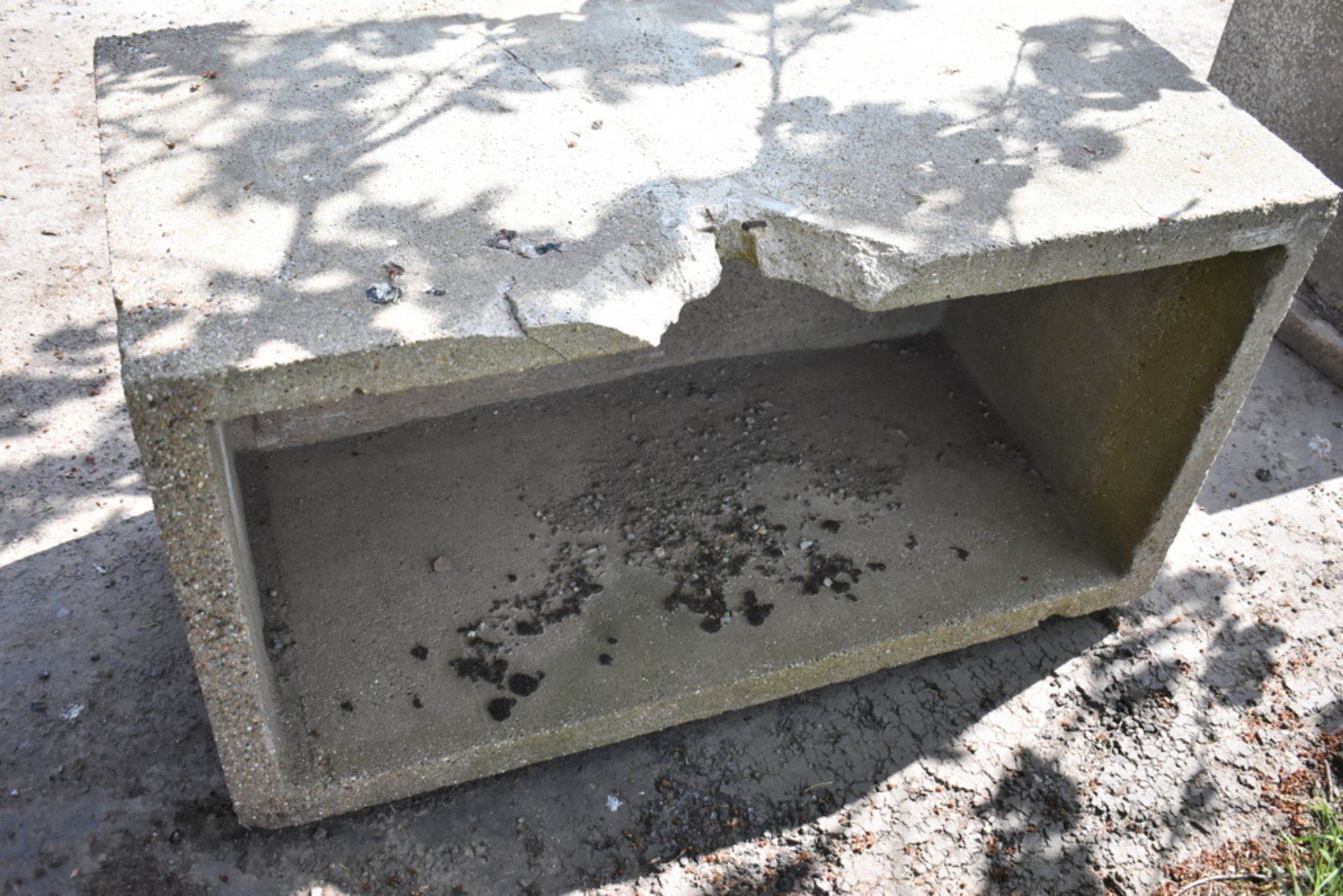 CONCRETE WATER TROUGH 54" LONG X 30" WIDE X 27" DEEP, FRACTURES - Image 2 of 3