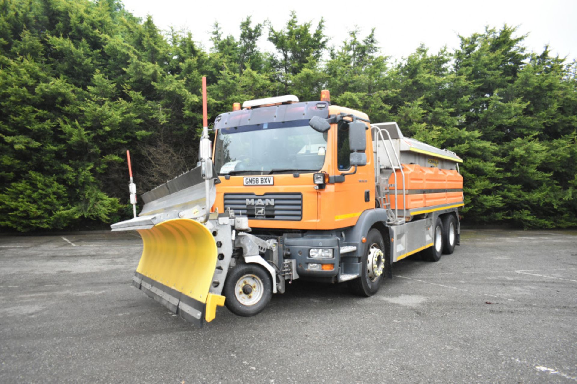 2008 (reg GN58 BXV) MAN TGM 26.330 6x4 with Romaquip 10m3 pre-wet gritter mount and 3m snow plough - Image 44 of 47