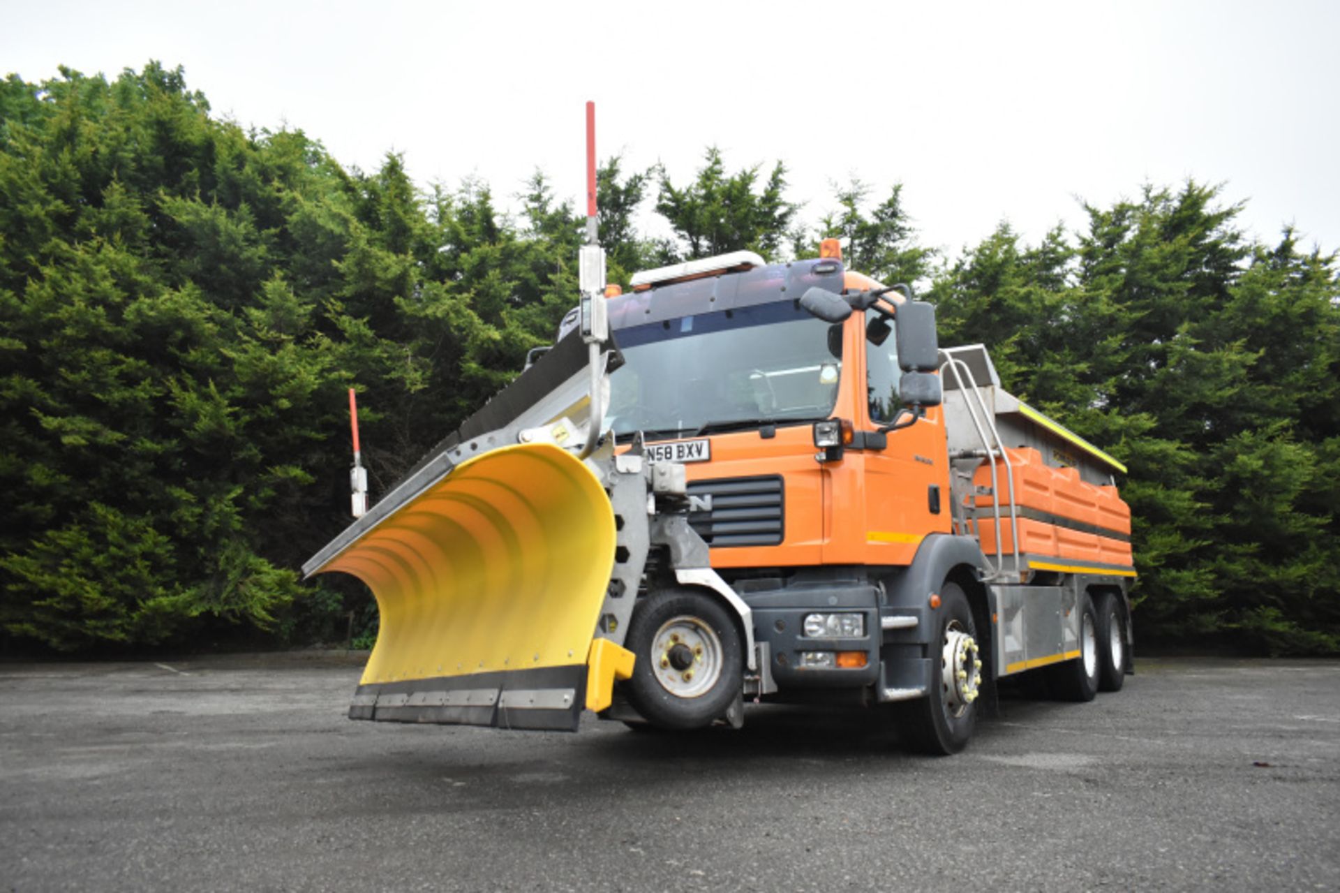 2008 (reg GN58 BXV) MAN TGM 26.330 6x4 with Romaquip 10m3 pre-wet gritter mount and 3m snow plough - Image 45 of 47