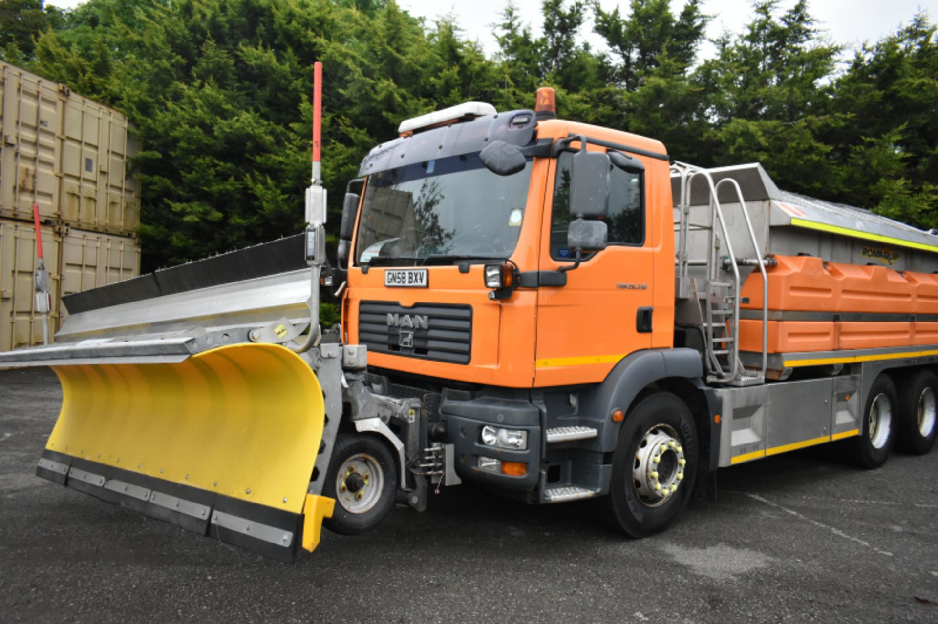 2008 (reg GN58 BXV) MAN TGM 26.330 6x4 with Romaquip 10m3 pre-wet gritter mount and 3m snow plough - Image 31 of 47