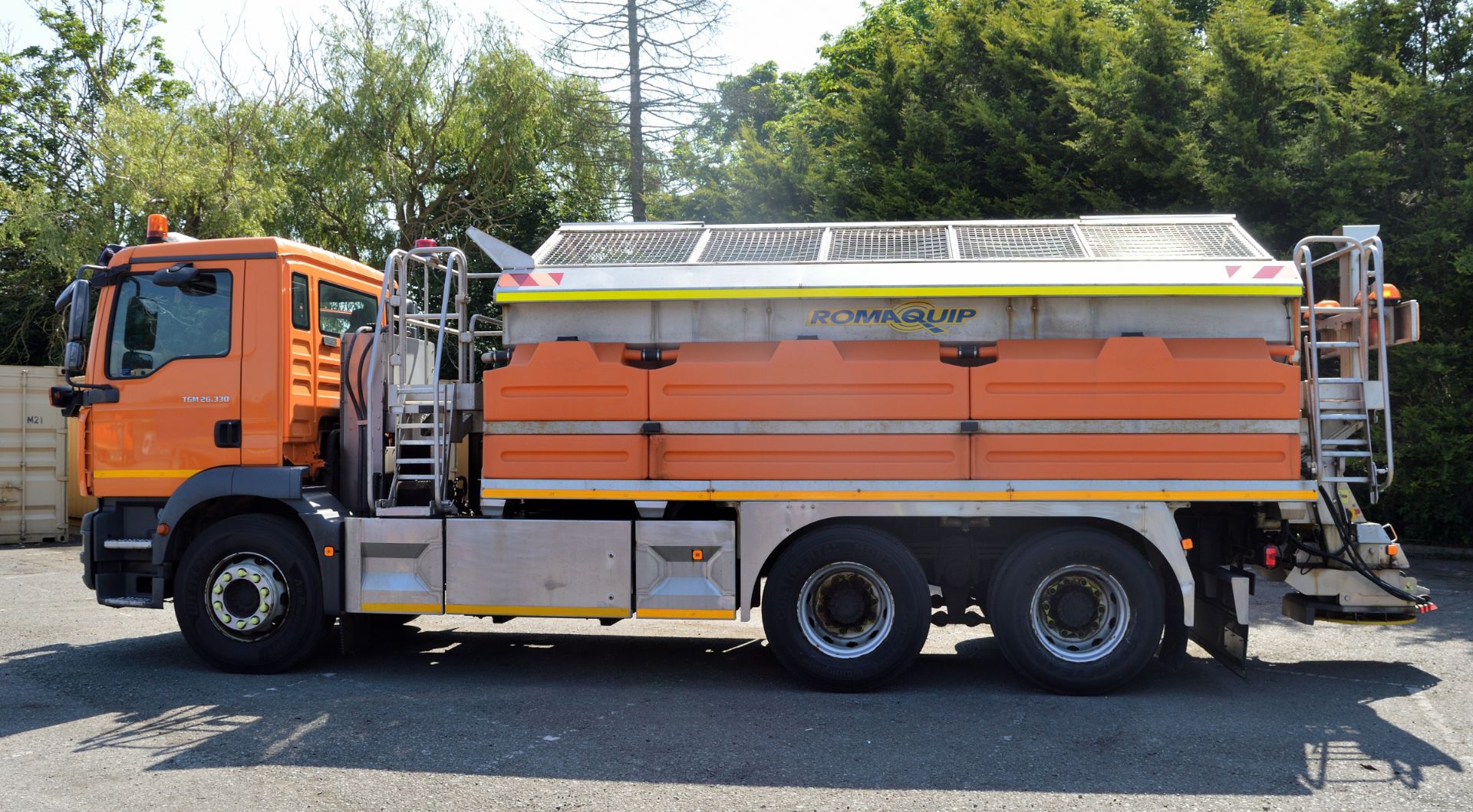 2008 (reg GN58 BXV) MAN TGM 26.330 6x4 with Romaquip 10m3 pre-wet gritter mount and 3m snow plough - Image 9 of 47