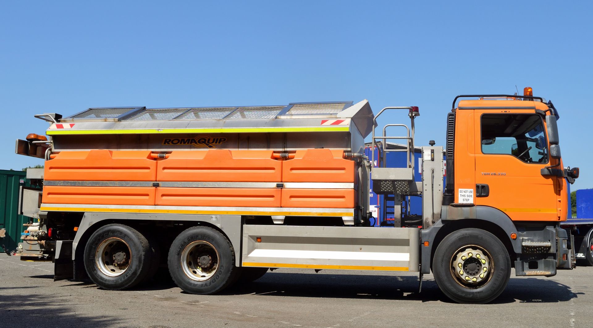 2008 (reg GN58 BXV) MAN TGM 26.330 6x4 with Romaquip 10m3 pre-wet gritter mount and 3m snow plough - Image 5 of 47