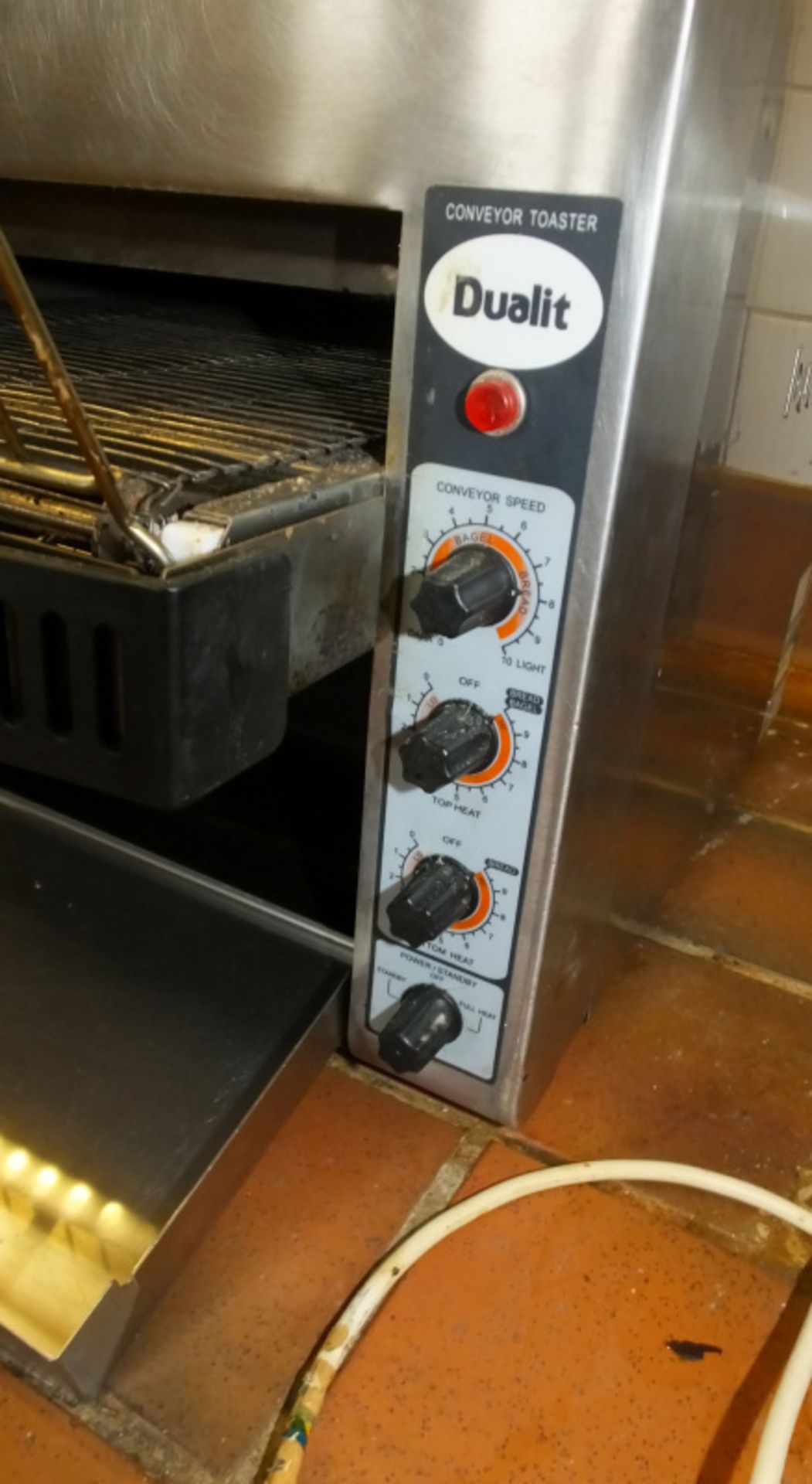 Dualit DCT3 Table Top Conveyor Toaster - 240v - Image 3 of 4