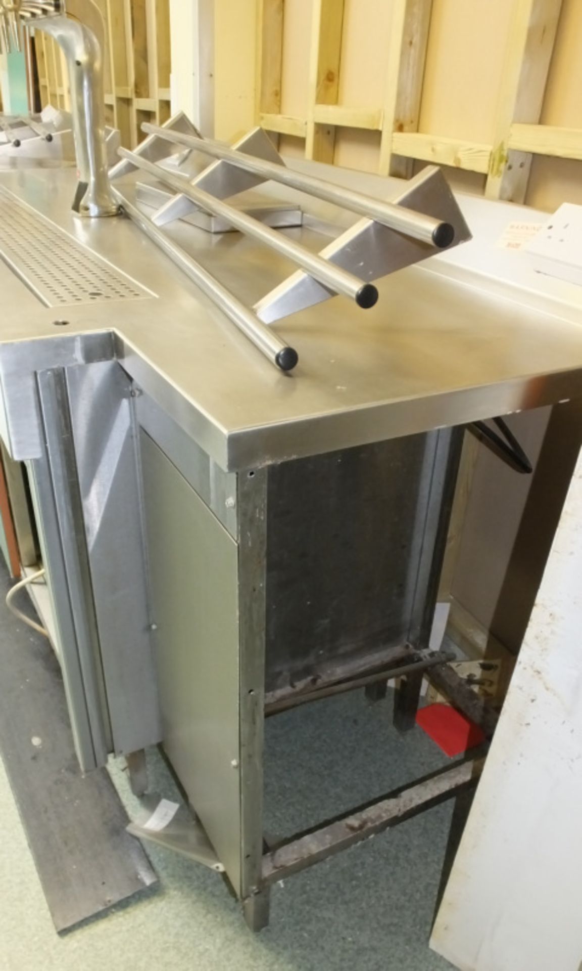 Tray Rack Servery Unit with Juice Dispenser and Sockets - L2000 x D800 x H1020mm - Image 6 of 6