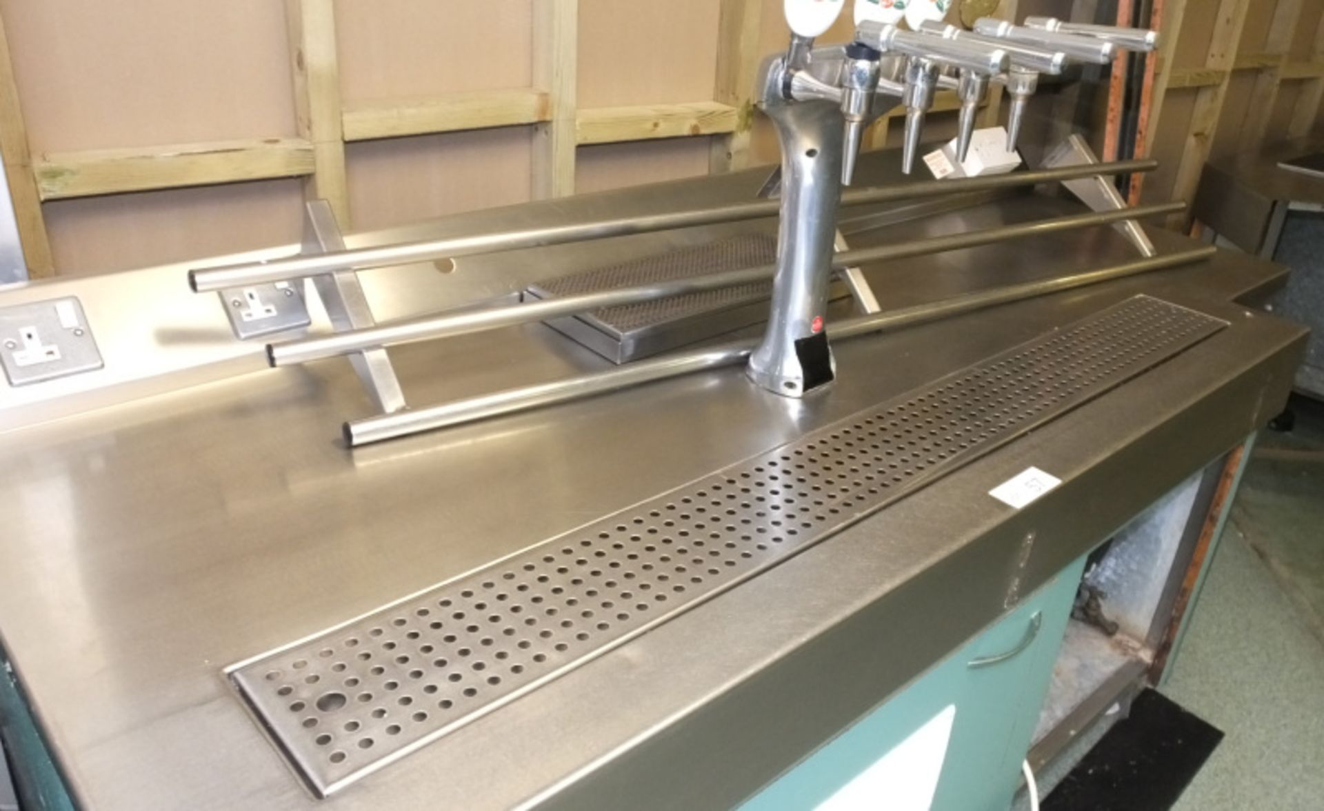 Tray Rack Servery Unit with Juice Dispenser and Sockets - L2000 x D800 x H1020mm - Image 4 of 6