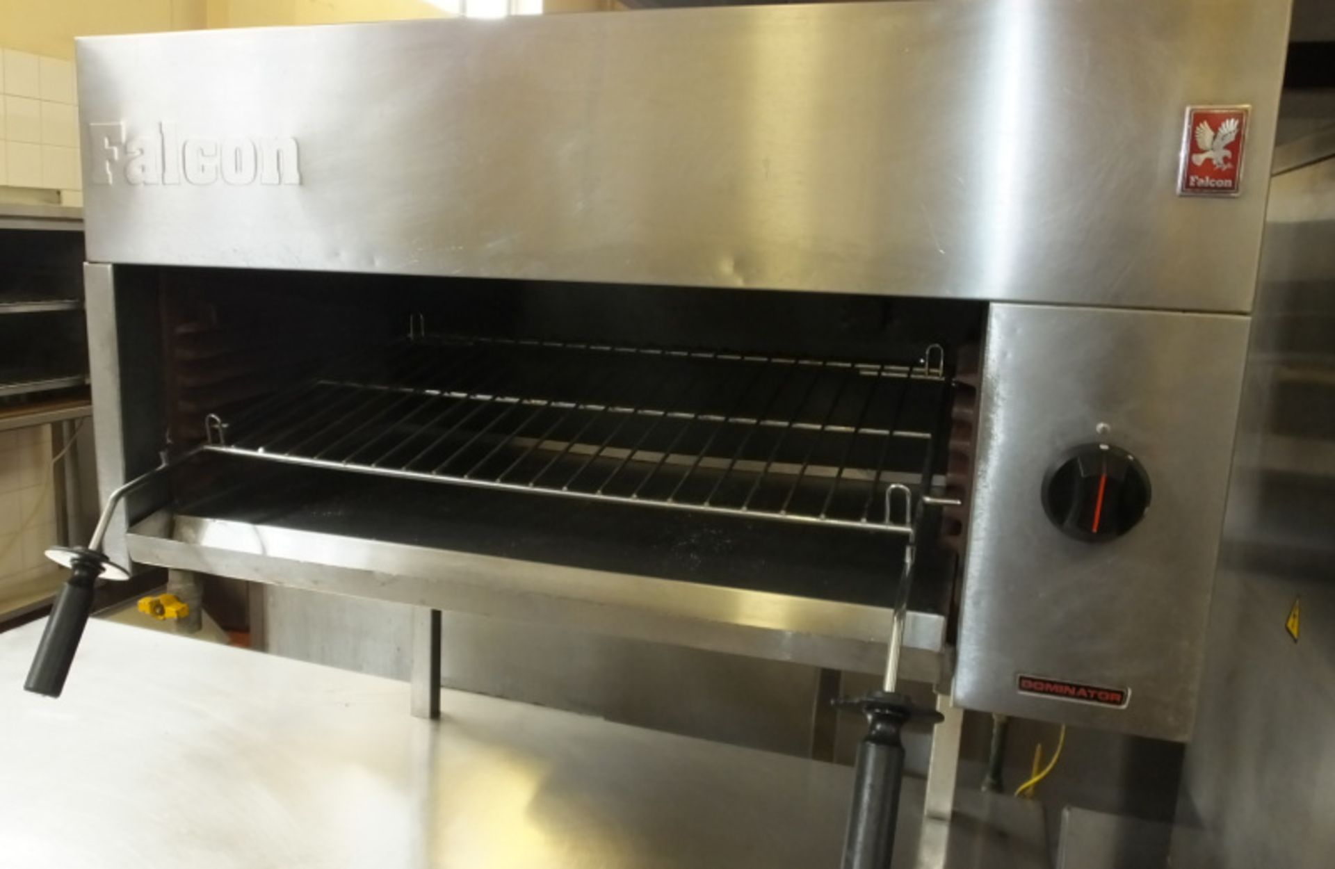 Falcon Dominator Gas Grill with Natural Gas Food Warming Unit - L1500 x D860 x H1740mm - Image 3 of 6