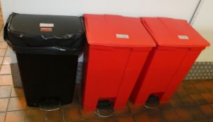 3x Rubbermaid Plastic Bins with kick lids