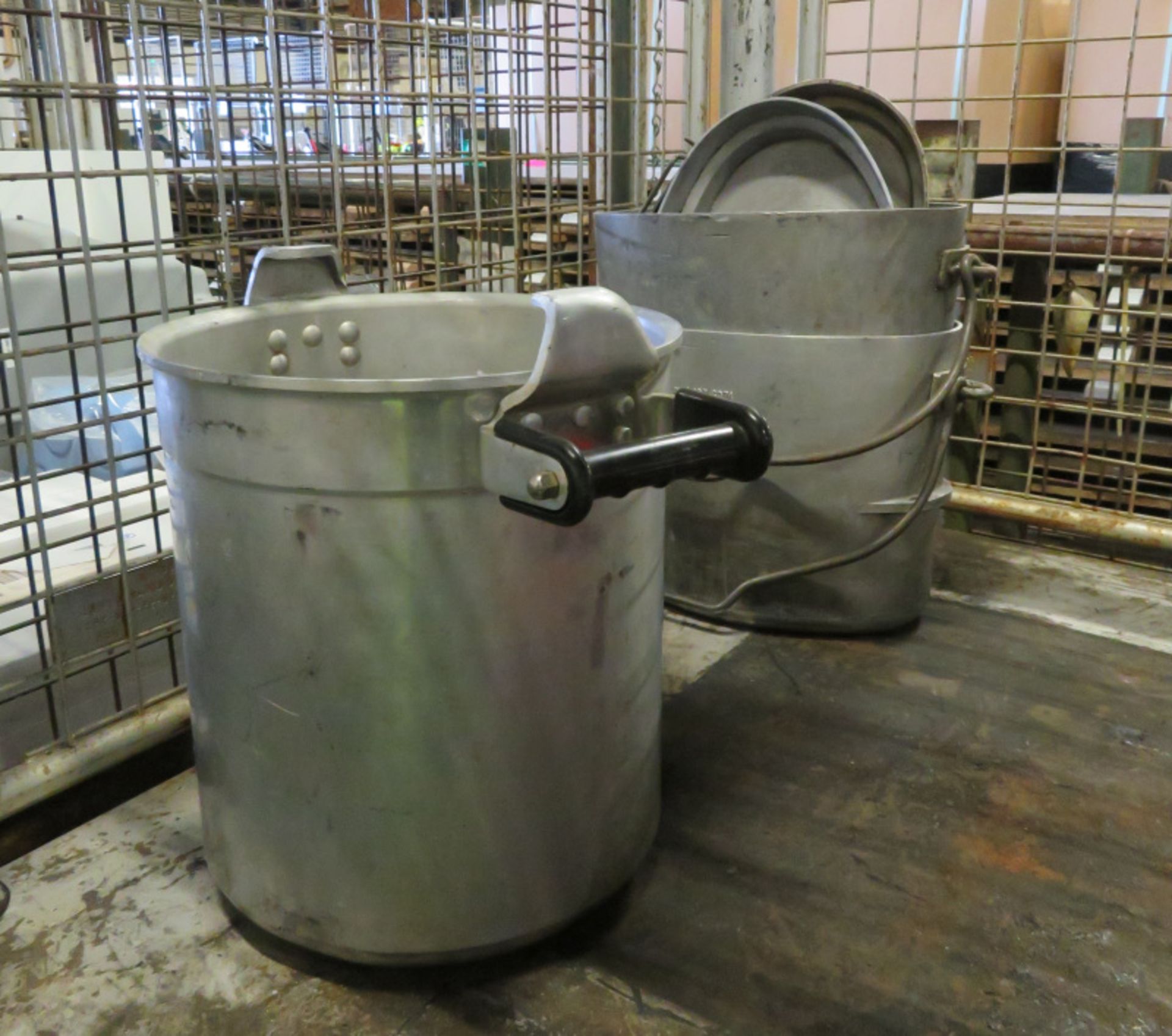 Field Cookset - Oven, Cooker, Pots, Can opener, utensils in storage box, fire blanket - Image 4 of 7