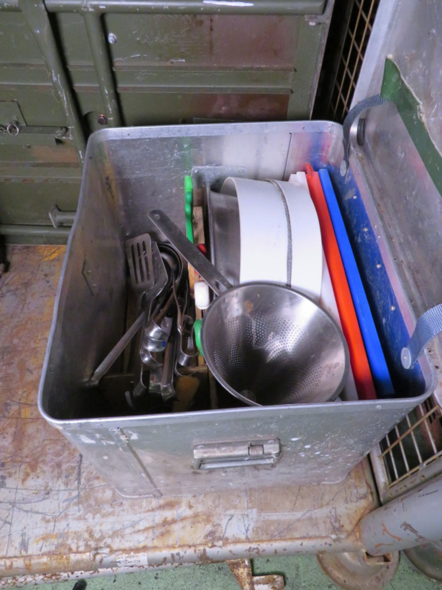 Field Cookset - Oven, Cooker, Pots, Can opener, utensils in storage box, hand mincer, fire - Image 5 of 6