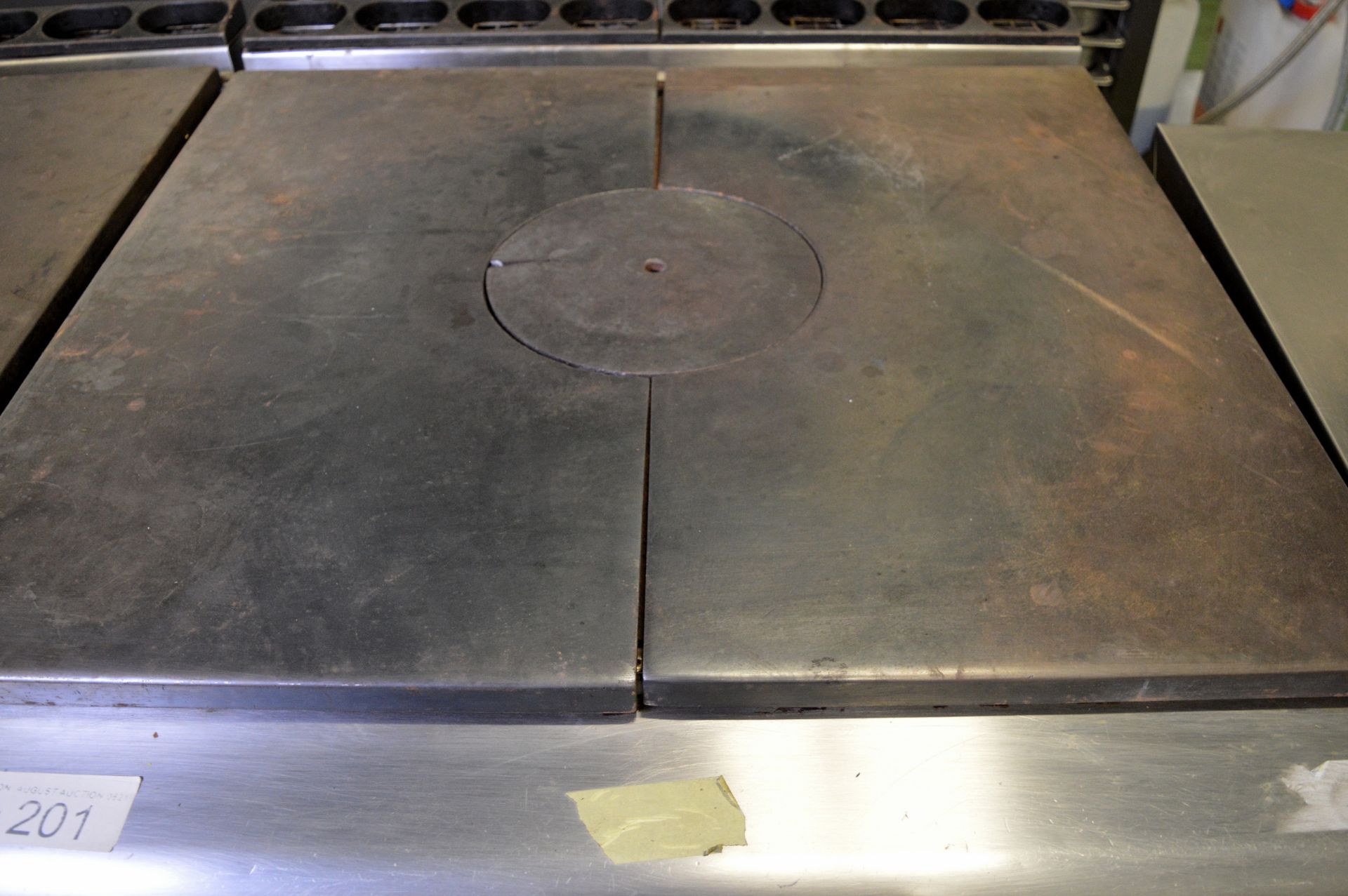 Gas Flat Top Stove And Oven - L930mm x W800mm x H900mm - cracked centre section - Image 2 of 5