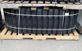 Vehicle caterpillar track shoe - L 7410mm x W 600mm x H 140mm