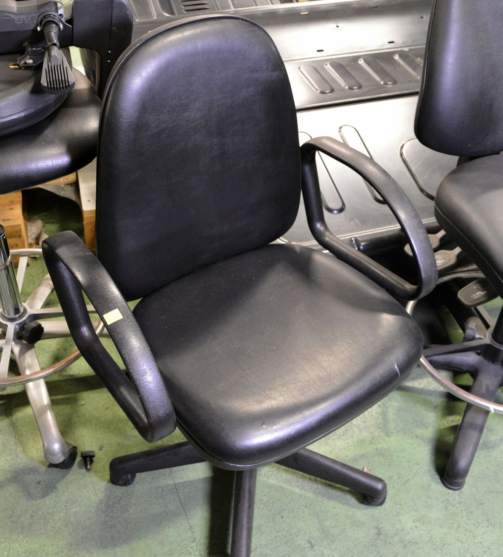 3x Black Office Swivel Chairs - Image 4 of 4