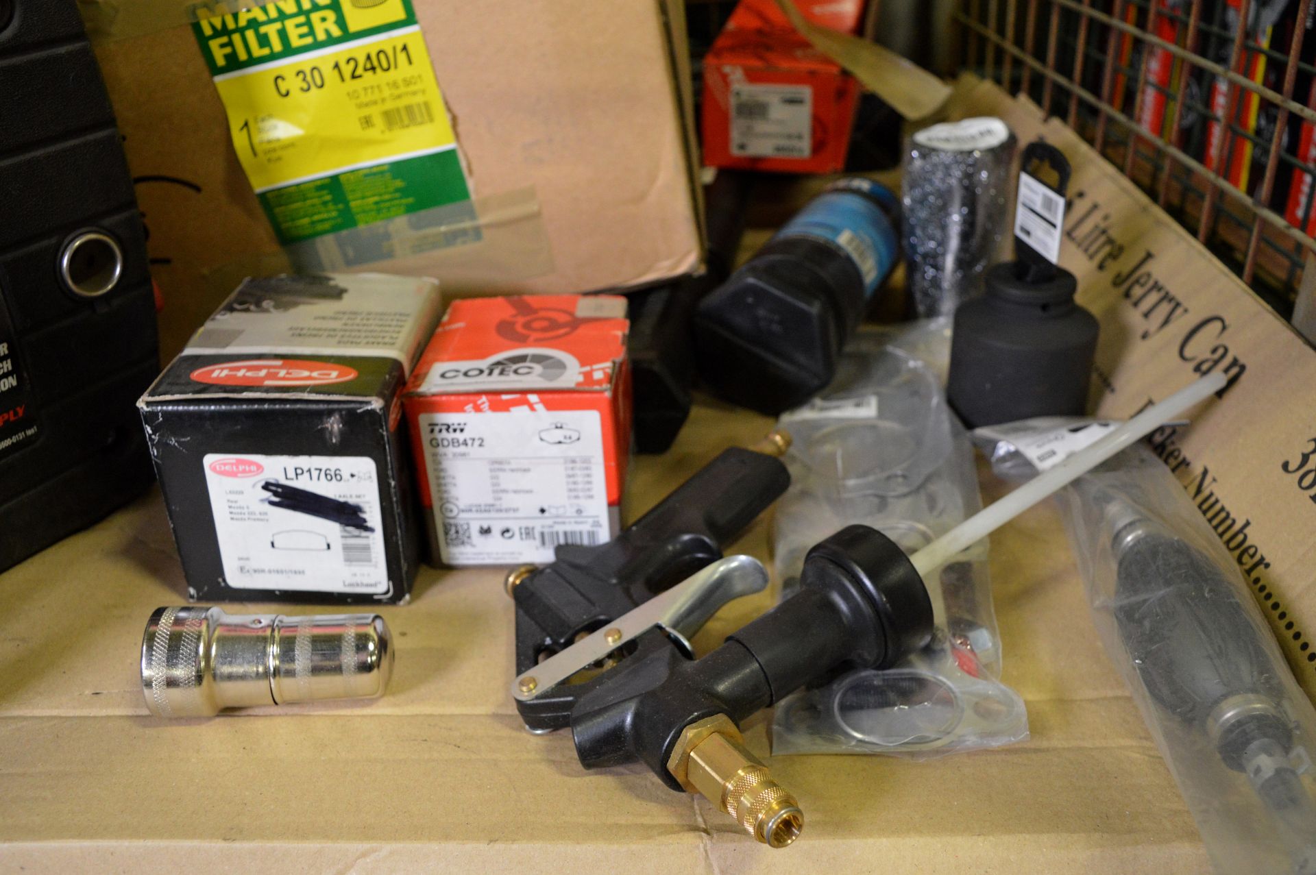 Vehicle parts - Radiators, jump starter, Mann filter, brake pads, tools , power start pack - Image 3 of 5