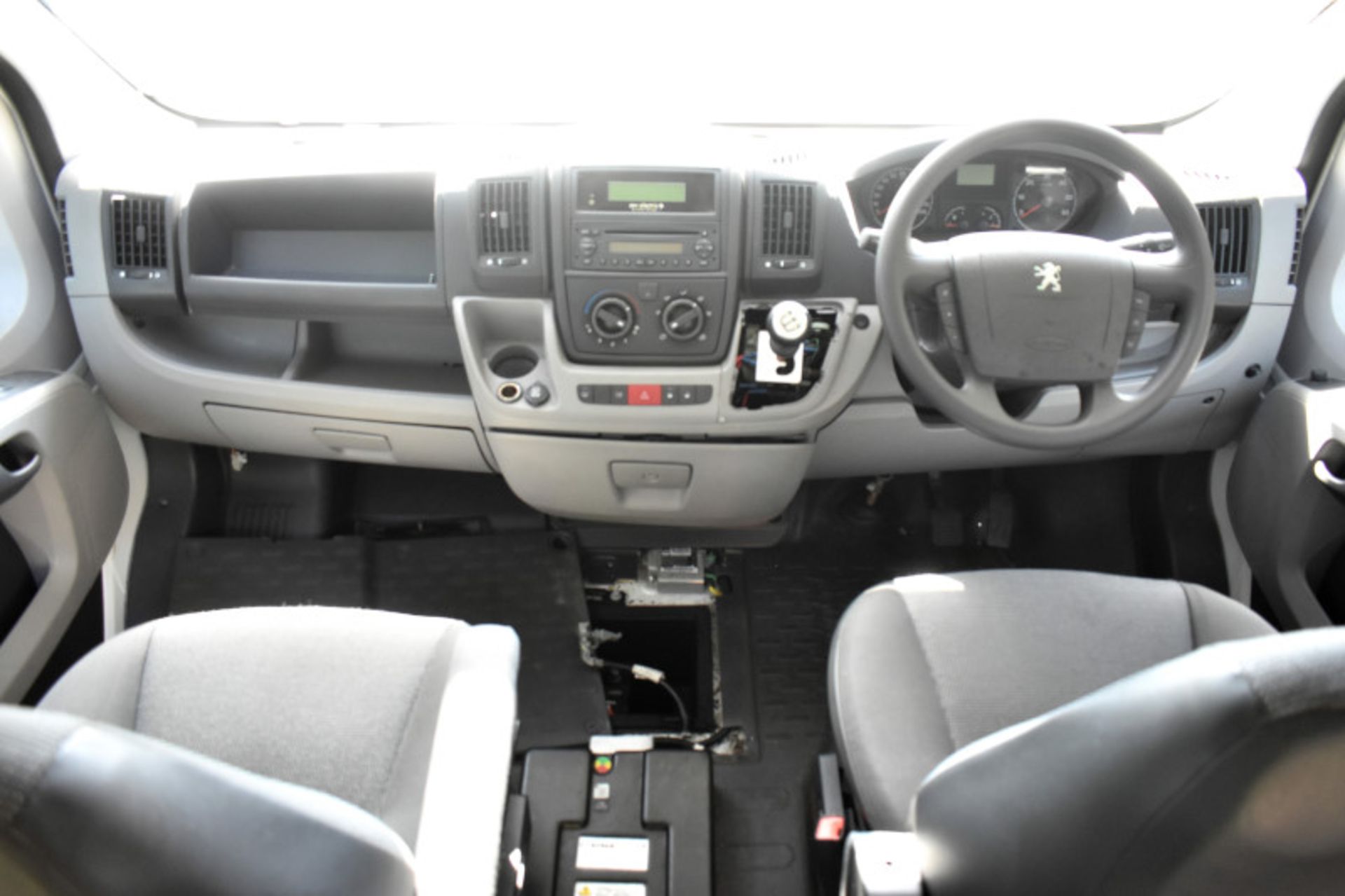 Peugeot LWB white electric van - Panel van - 2 axle rigid body - vehicle category N1 - Image 13 of 28