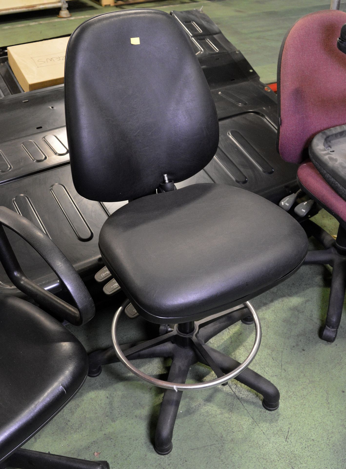 3x Black Office Swivel Chairs - Image 3 of 4