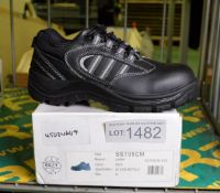 Airside safety shoes - see pictures for types & size