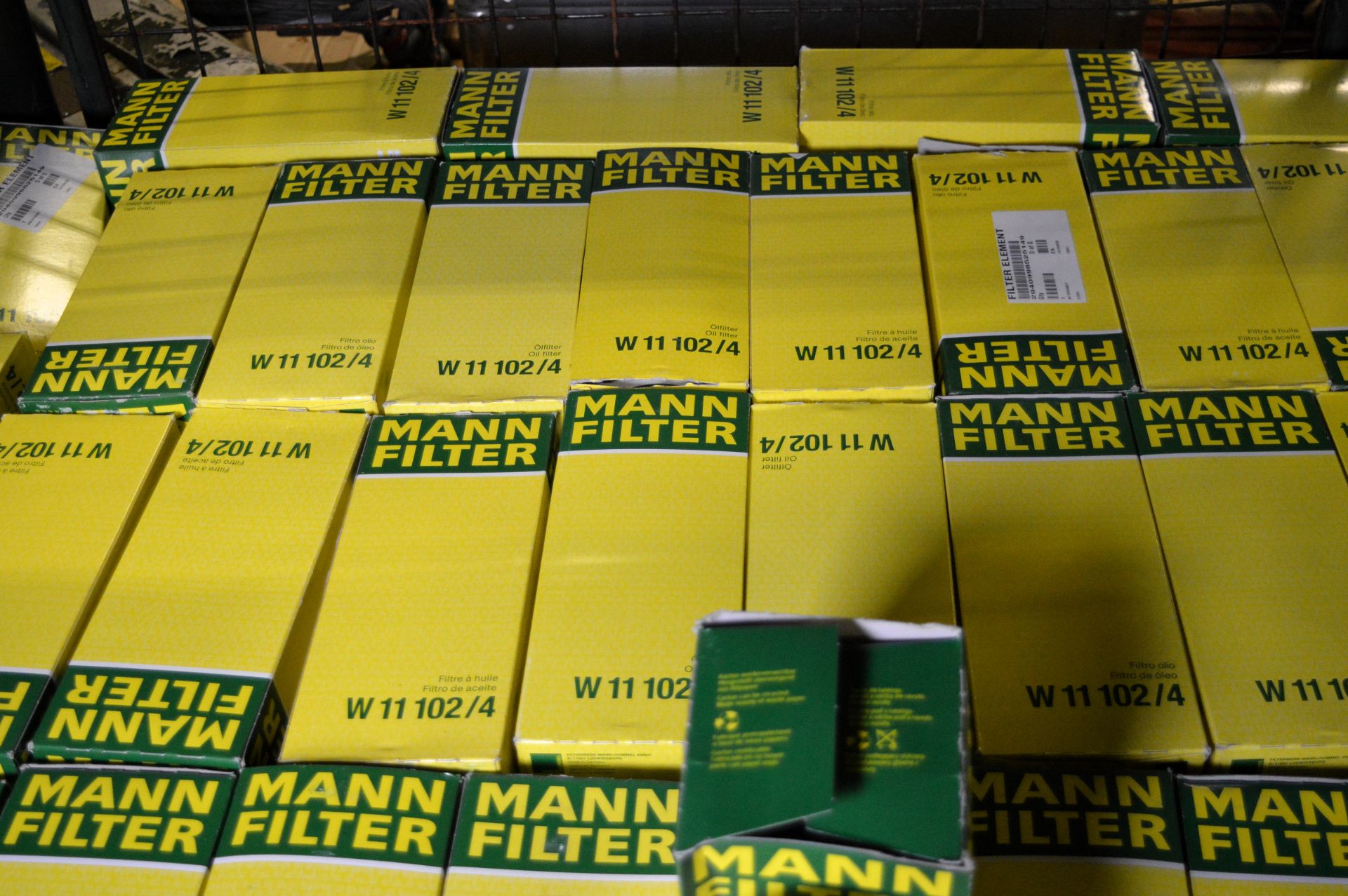 102x Mann Filter W11102/4 Oil Filters - Image 2 of 3