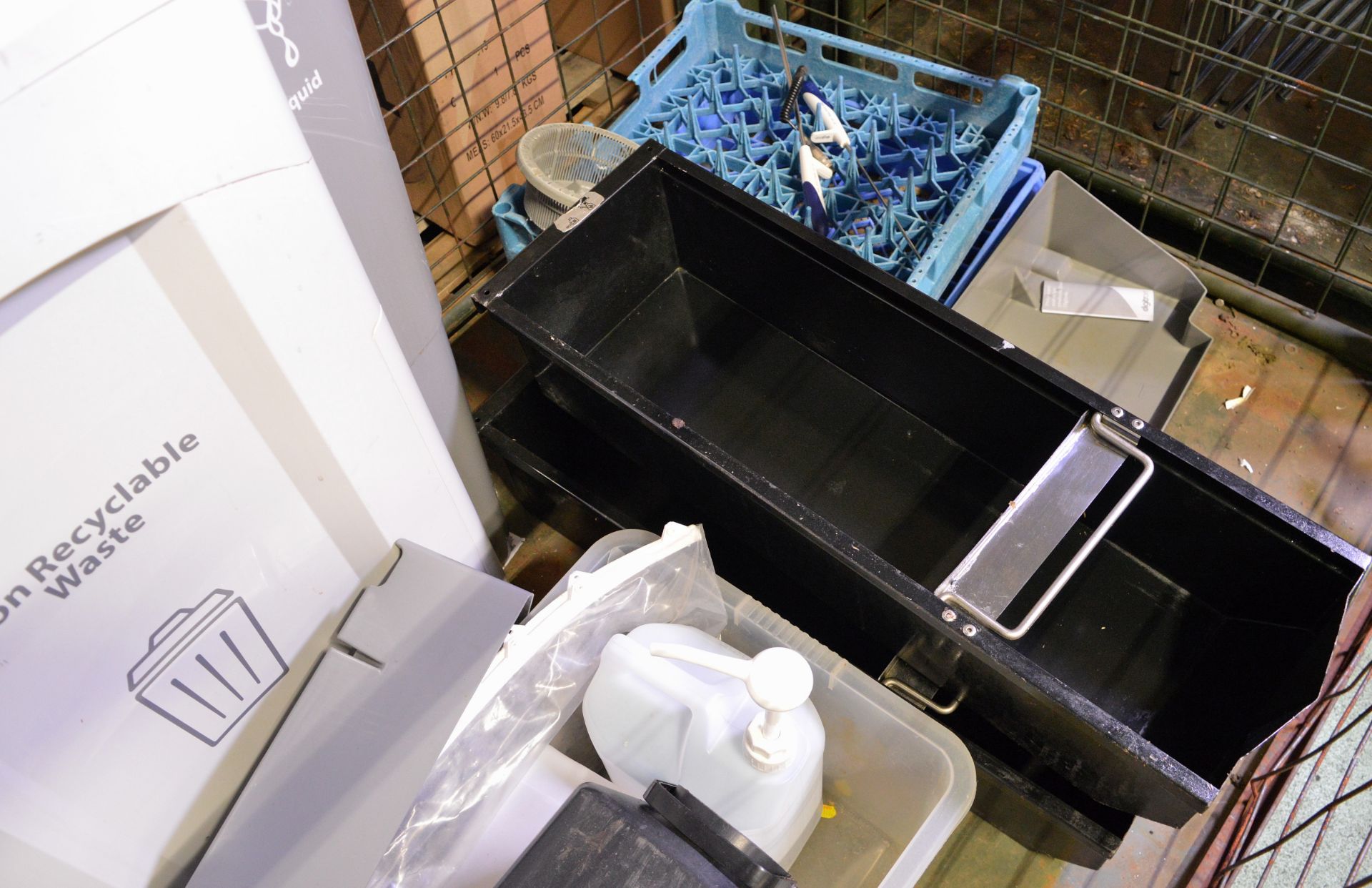 Recycling / waste bins, dishwasher trays - Image 4 of 6