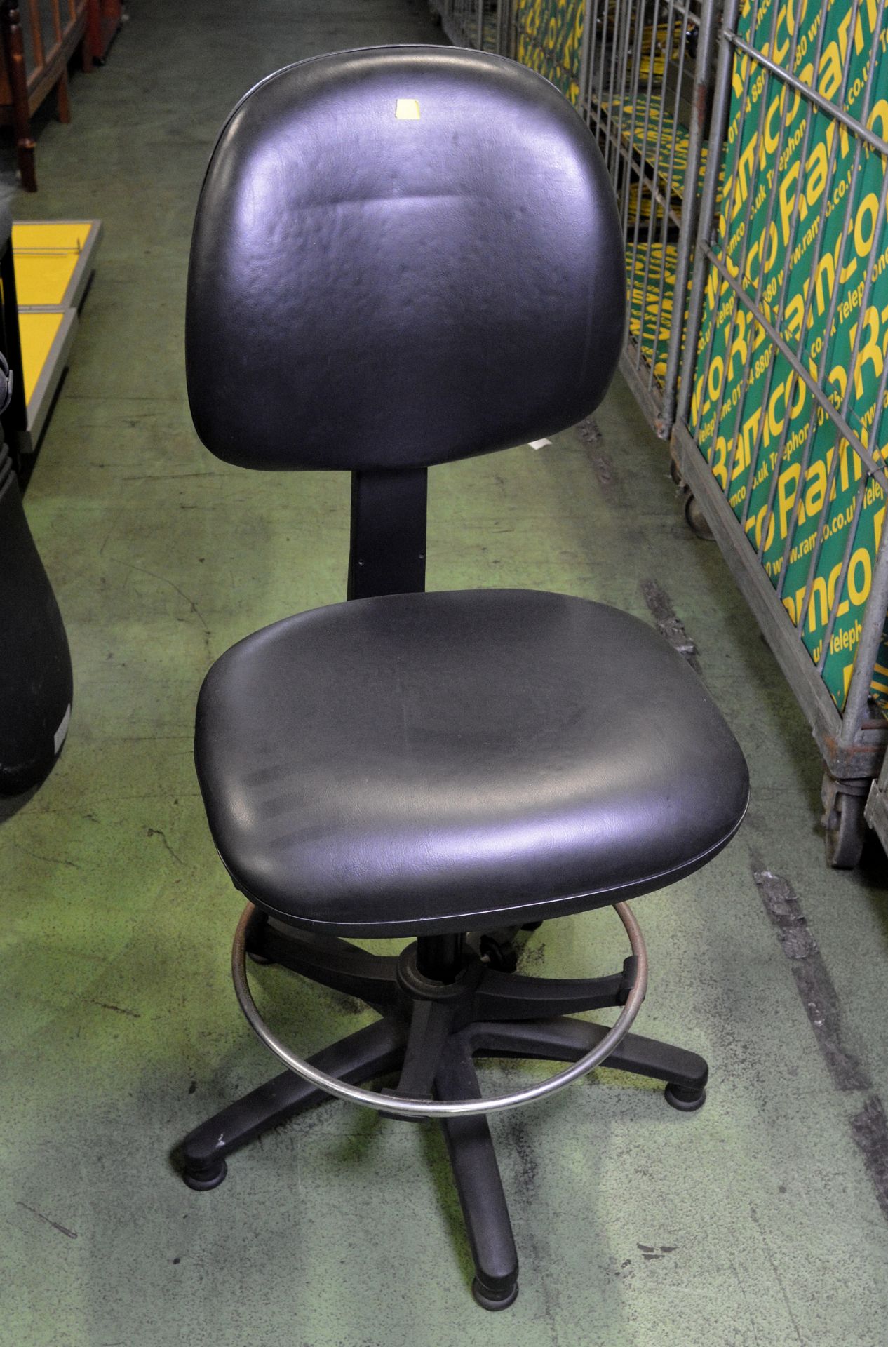 3x Black Office Swivel Chairs - Image 2 of 4