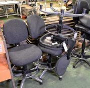 3x Black Office Fabric Cushioned Swivel Chairs