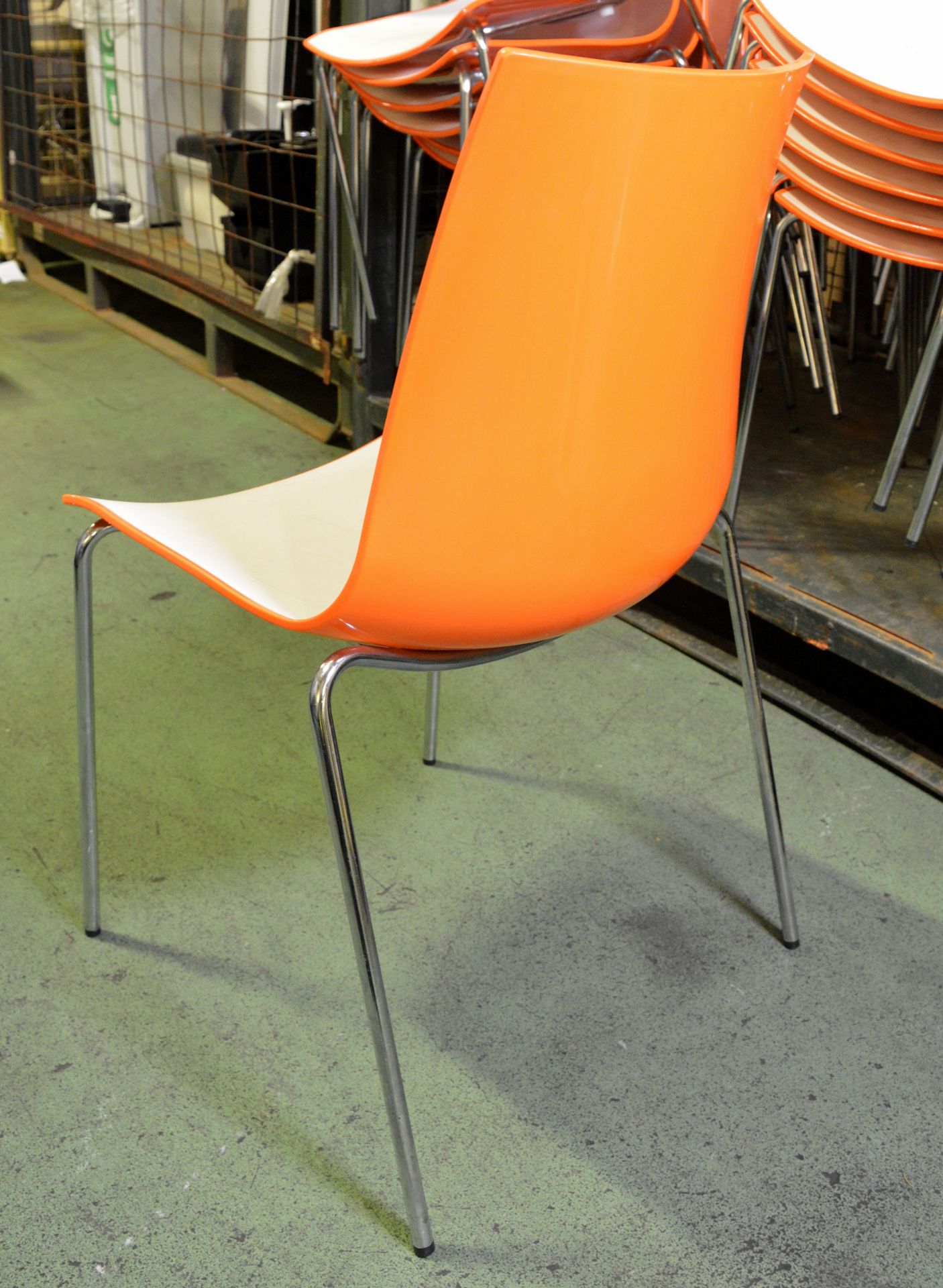 Plastic & metal legged - cream & orange stackable chairs x47 - Image 4 of 4