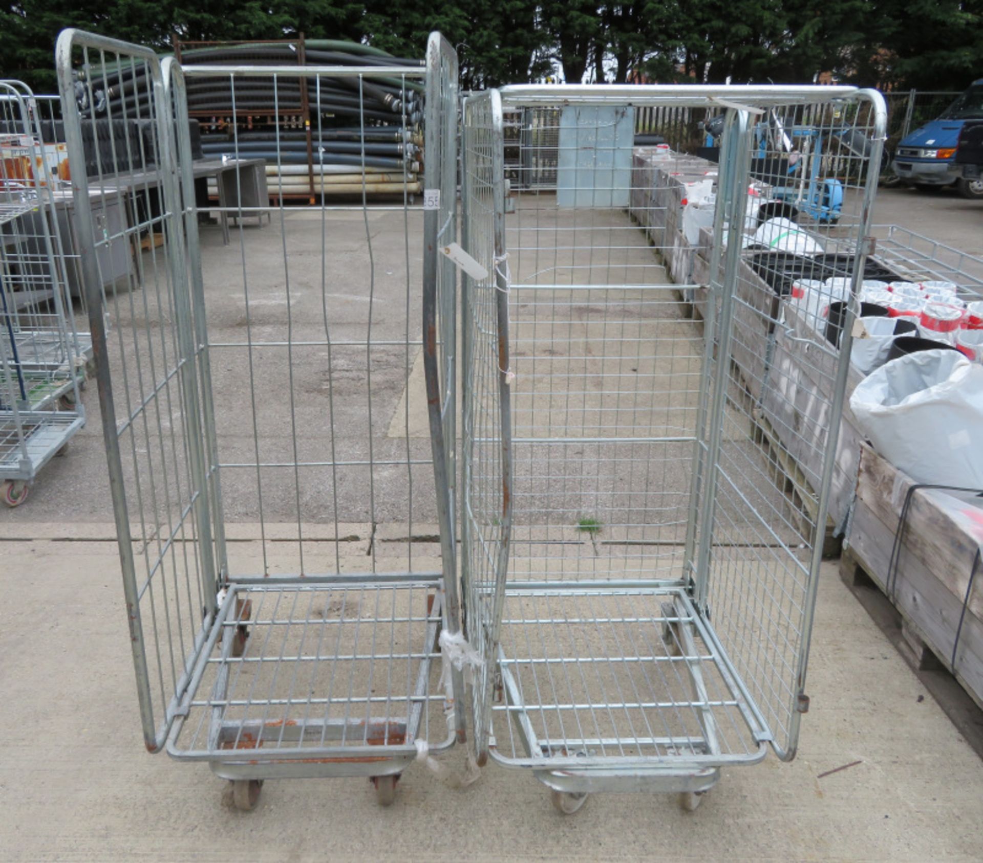 2x Metal roll cages