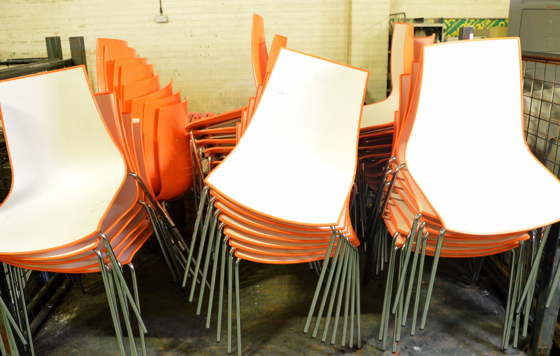 Plastic & metal legged - cream & orange stackable chairs x47 - Image 2 of 4