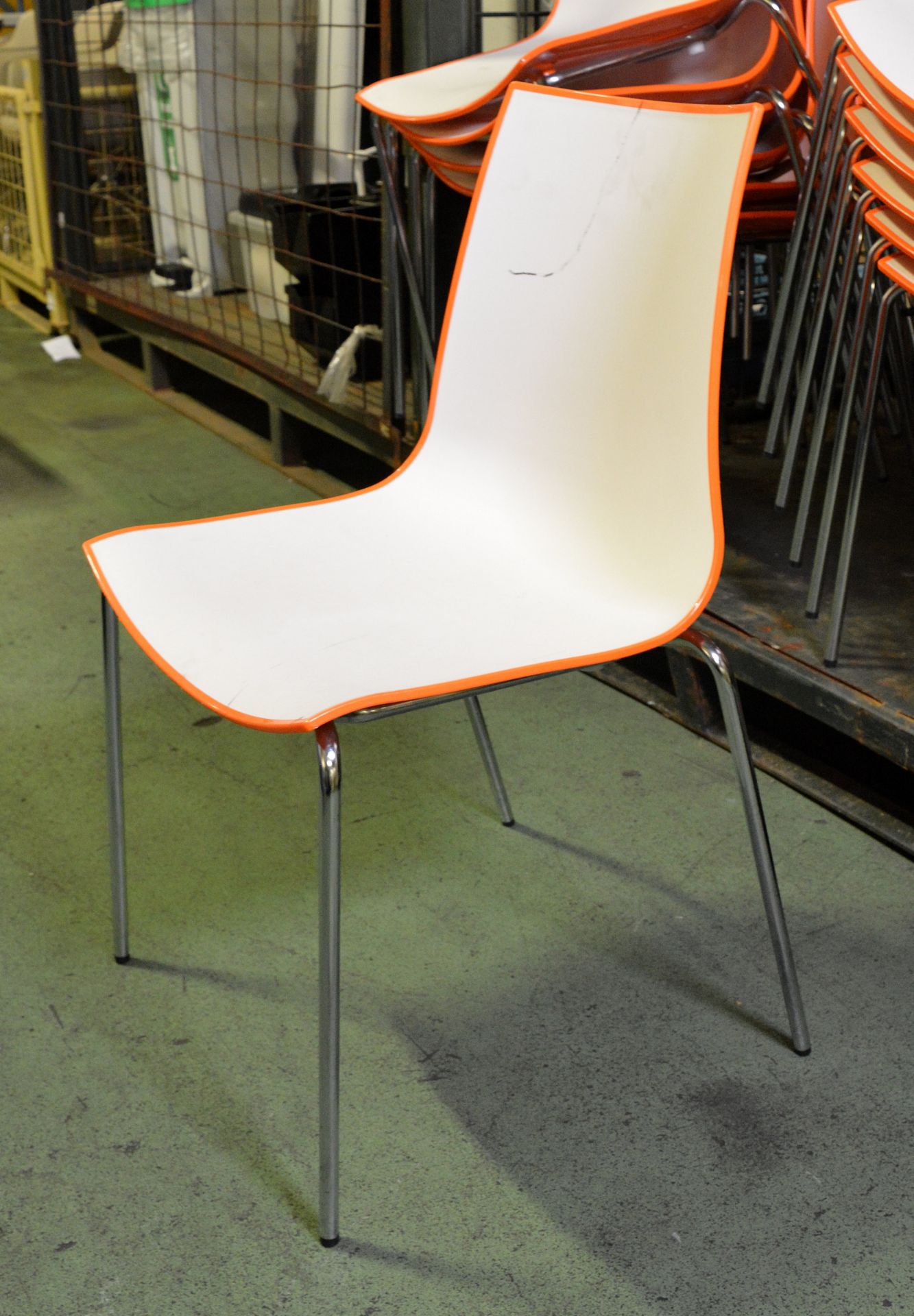 Plastic & metal legged - cream & orange stackable chairs x47 - Image 3 of 4