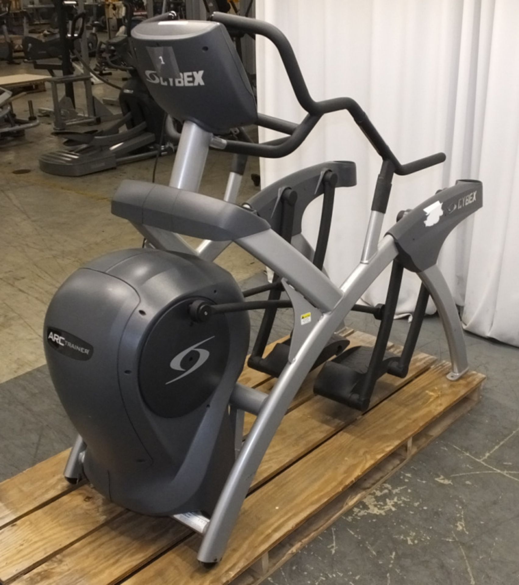 Cybex 750A Total Body ARC Cross Trainer - Image 4 of 19