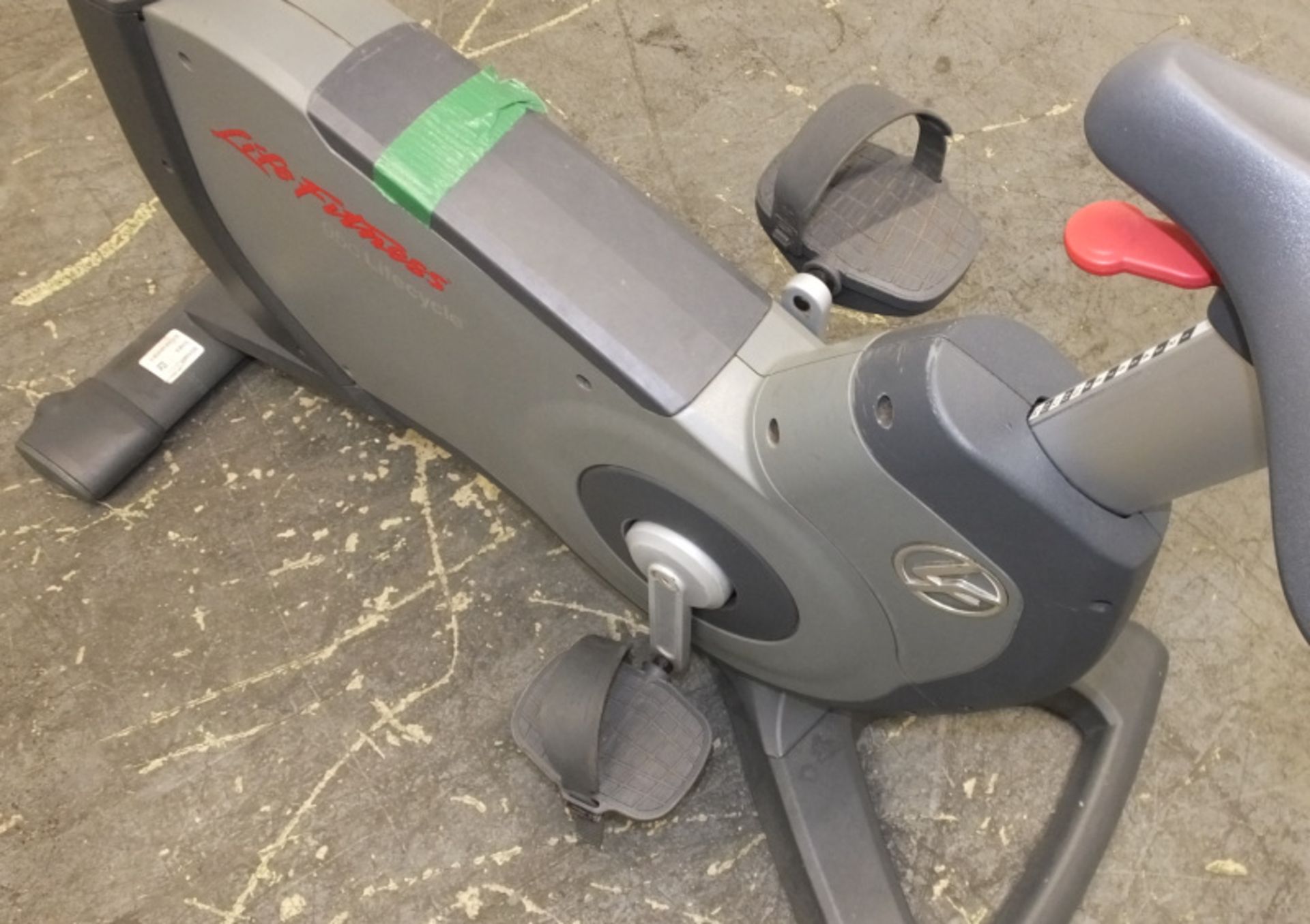 Life Fitness 95c Lifecycle Exercise Bike - Please check pictures for condition - Image 4 of 13