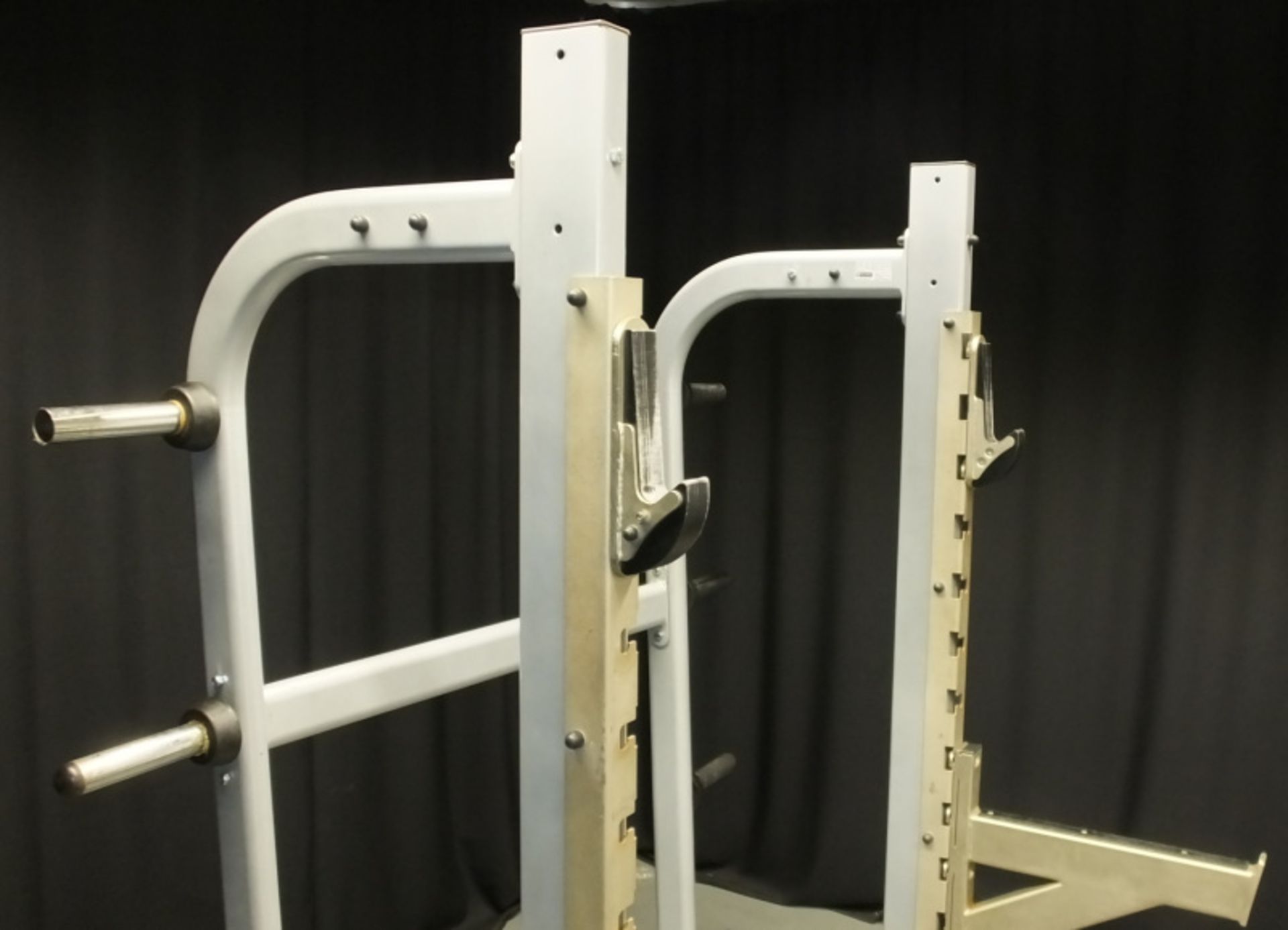 Leisurelines U1008A Olympic Performance Half Rack System with additional flooring/mats - Image 3 of 18