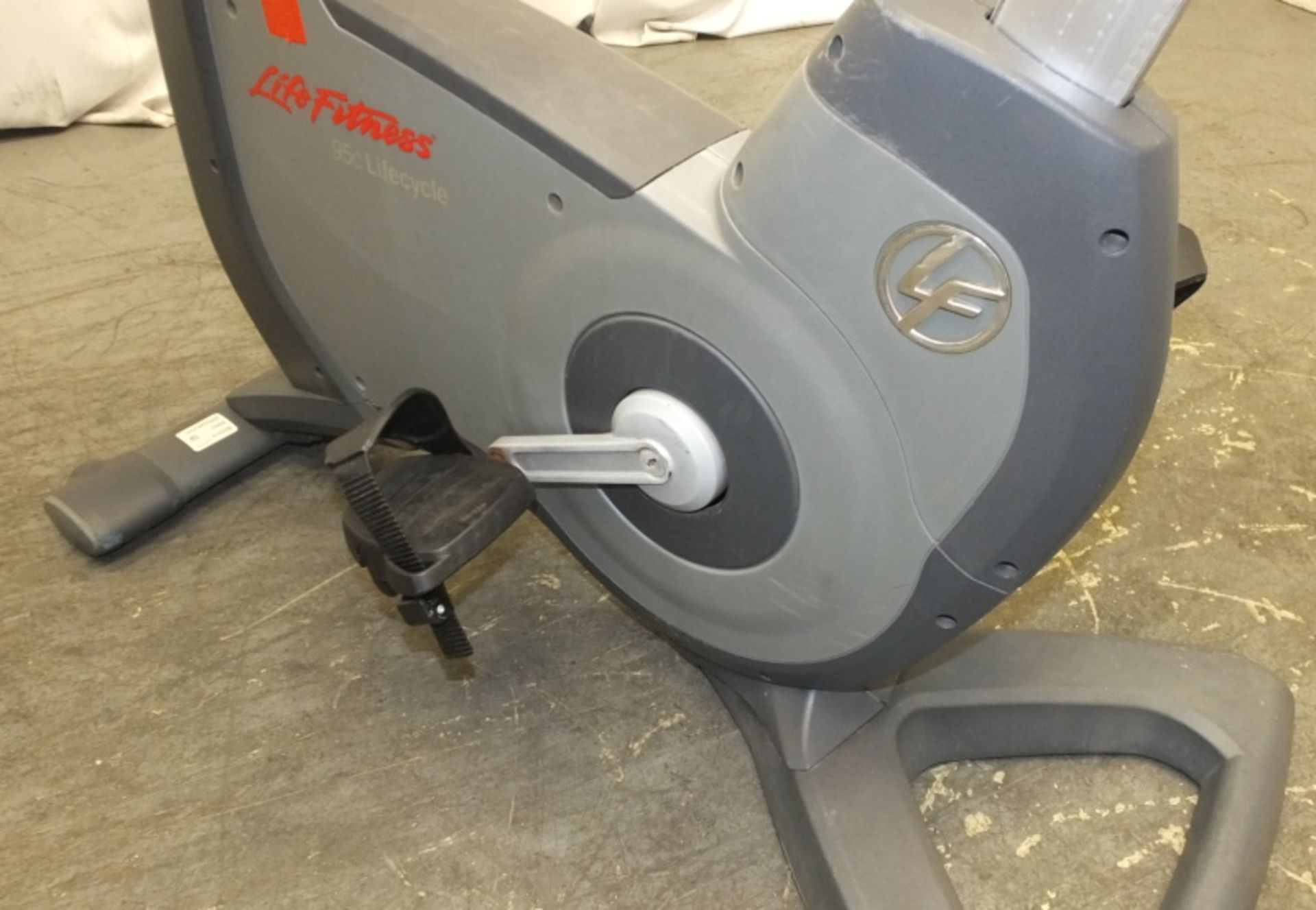 Life Fitness 95c Lifecycle Exercise Bike - Please check pictures for condition - Image 11 of 13