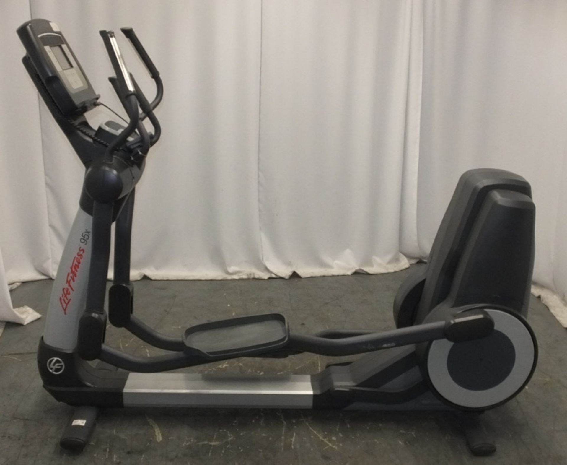 Life Fitness 95x Elliptical Cross Trainer - please check pictures for condition