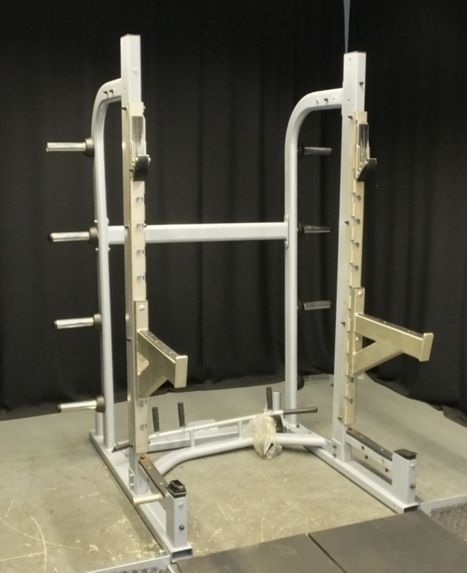 Leisurelines U1008A Olympic Performance Half Rack System with additional flooring/mats - Image 2 of 18