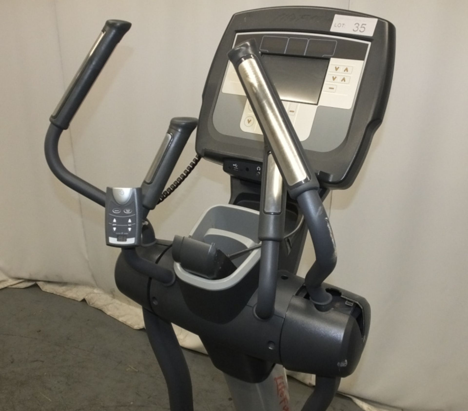 Life Fitness 95x Elliptical Cross Trainer - Badly damaged to right arm section as seen in - Image 6 of 17