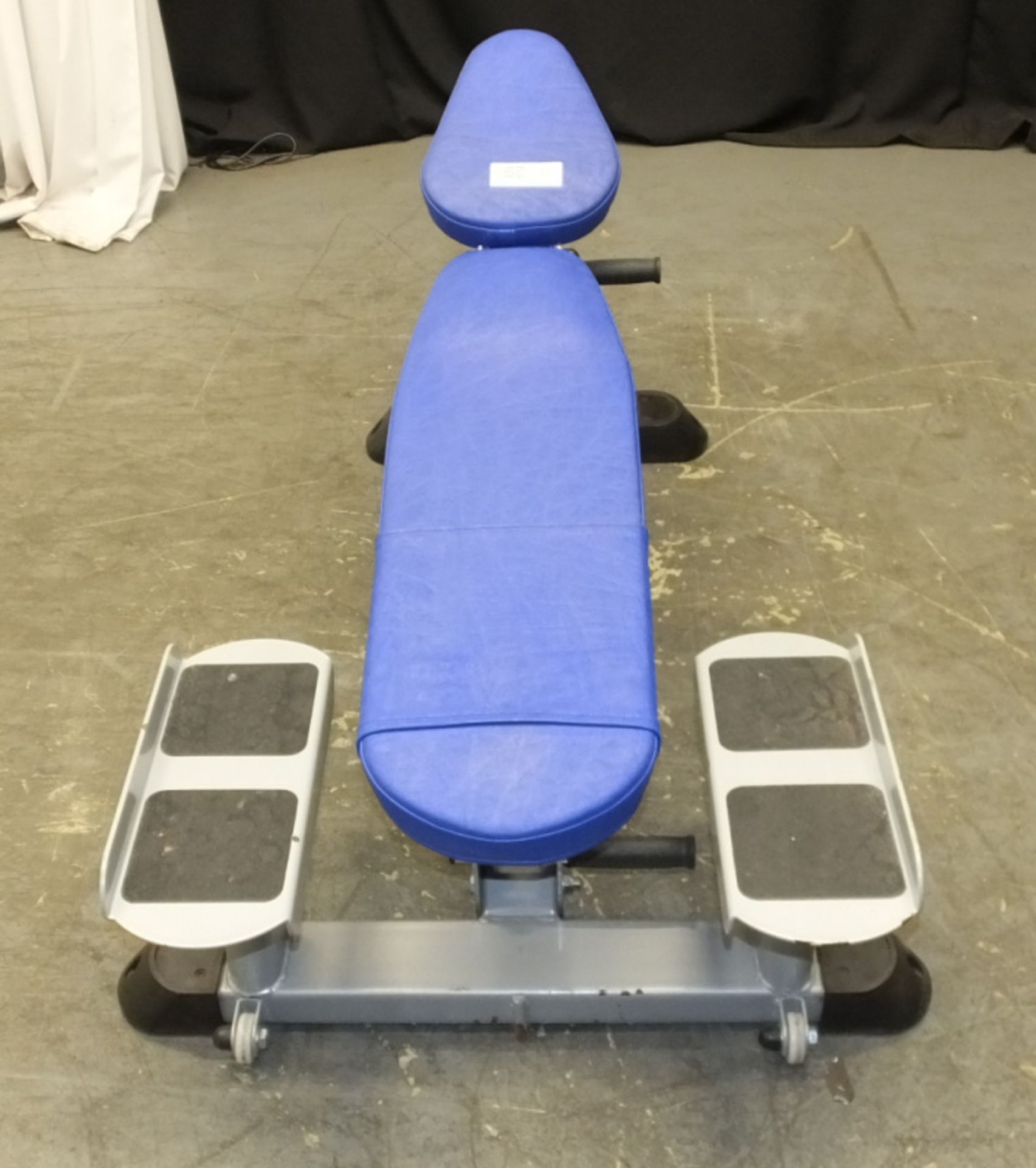 Leisurelines U099-R Incline/Decline Weight Bench with dumbbell stands - Image 2 of 7